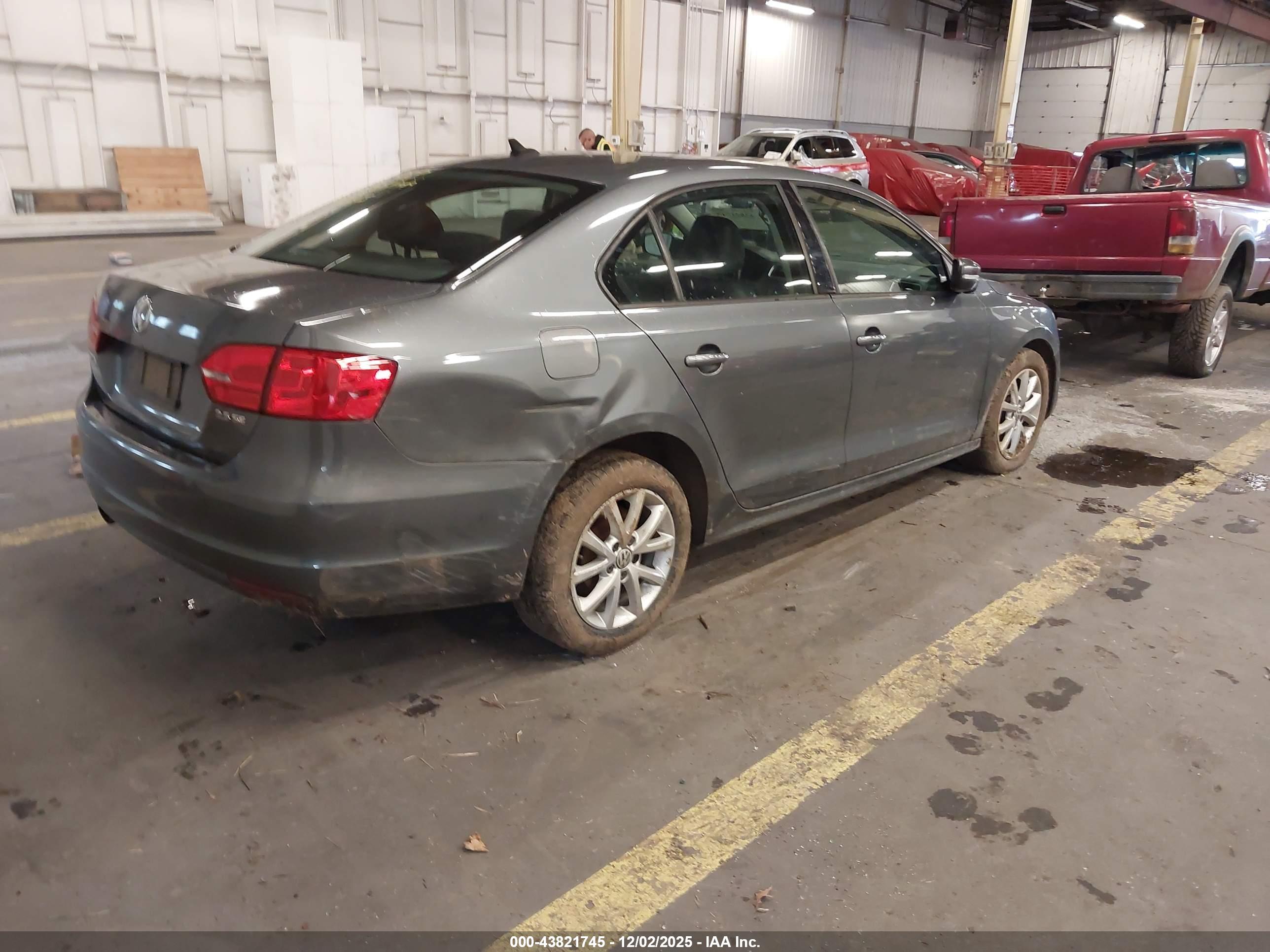 VOLKSWAGEN JETTA image 4