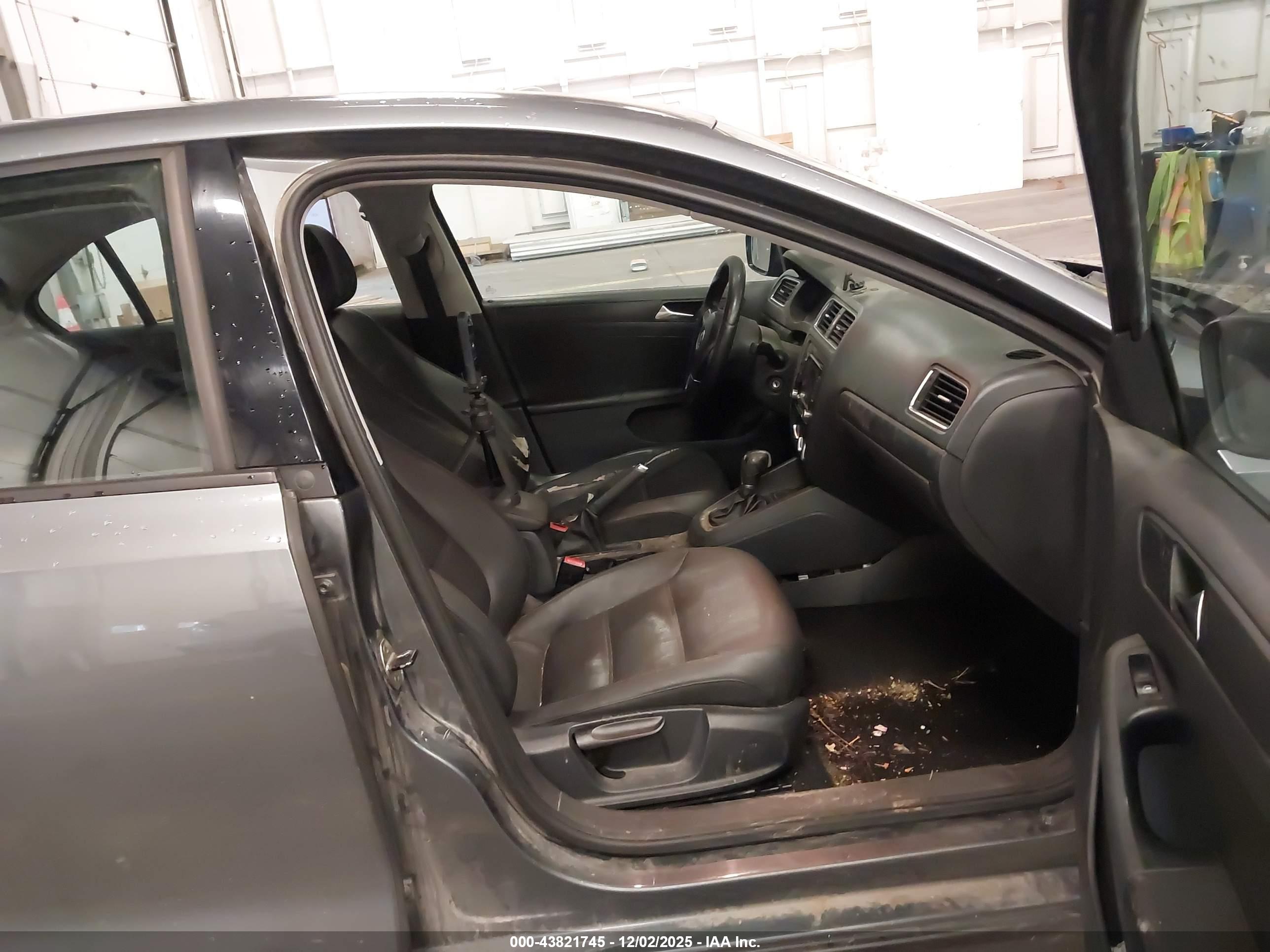 VOLKSWAGEN JETTA image 5