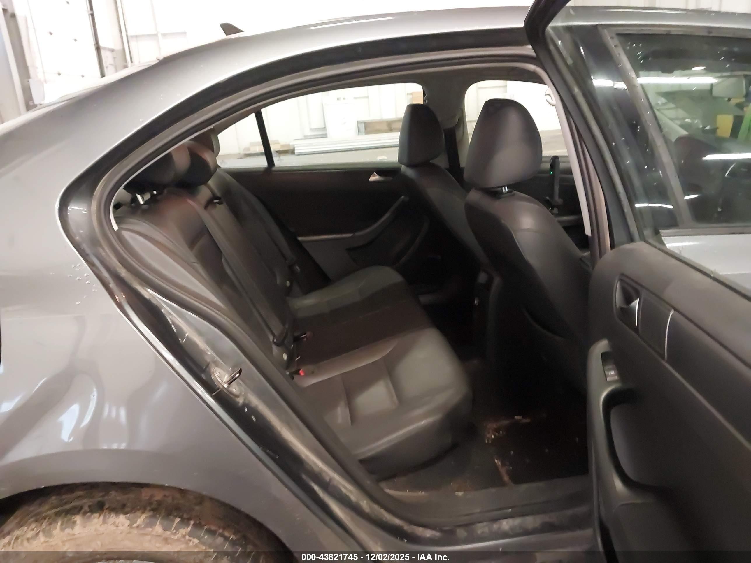 VOLKSWAGEN JETTA image 8