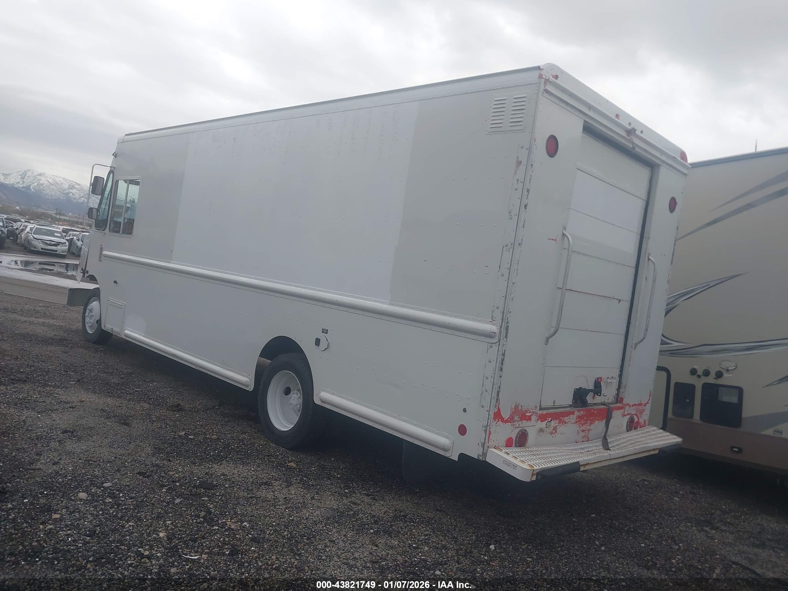 FREIGHTLINER CHASSIS image 3