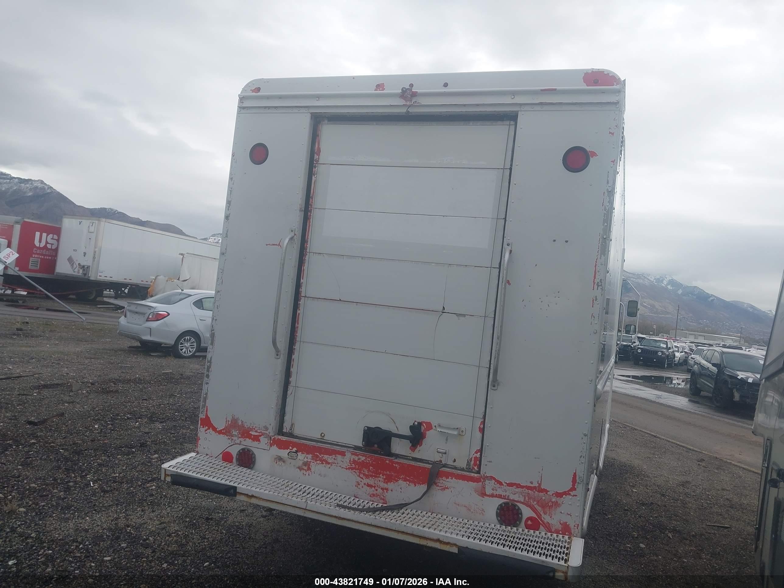 FREIGHTLINER CHASSIS image 4