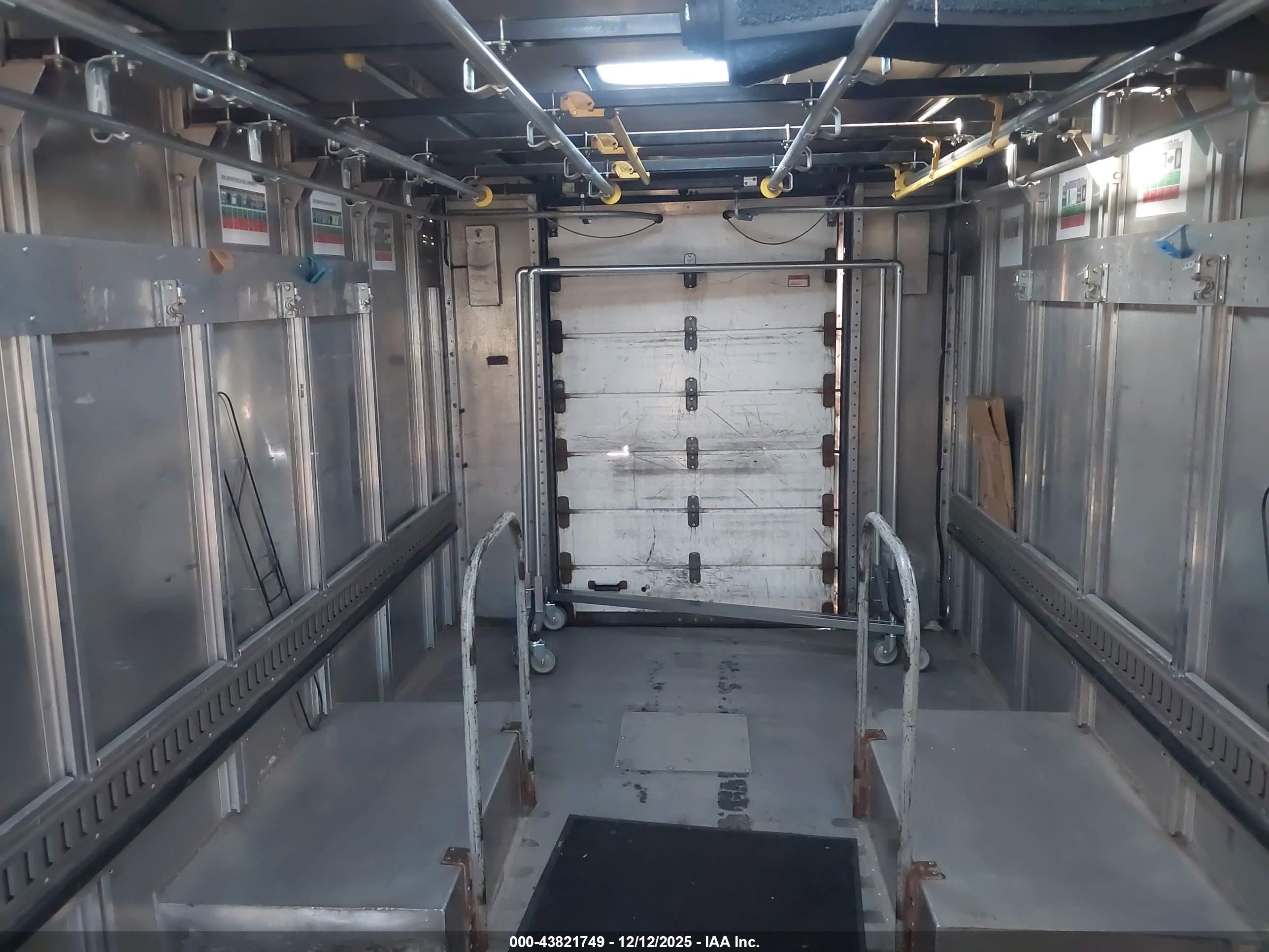 FREIGHTLINER CHASSIS image 7