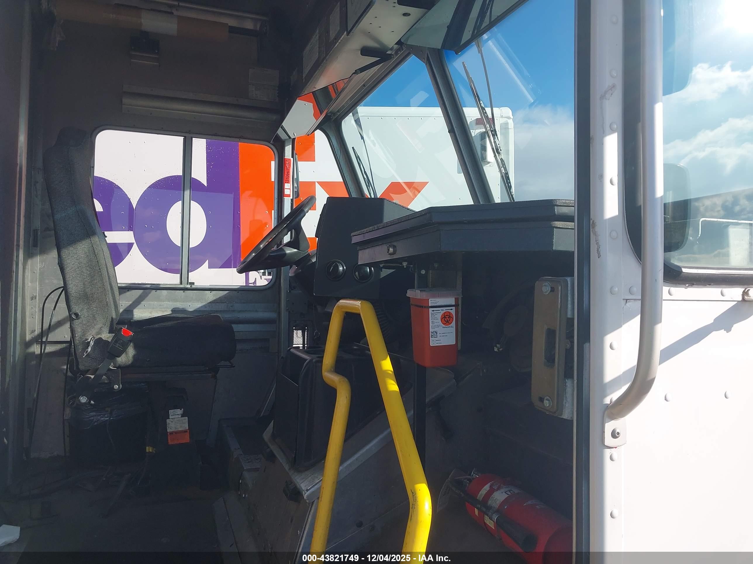 FREIGHTLINER CHASSIS image 8