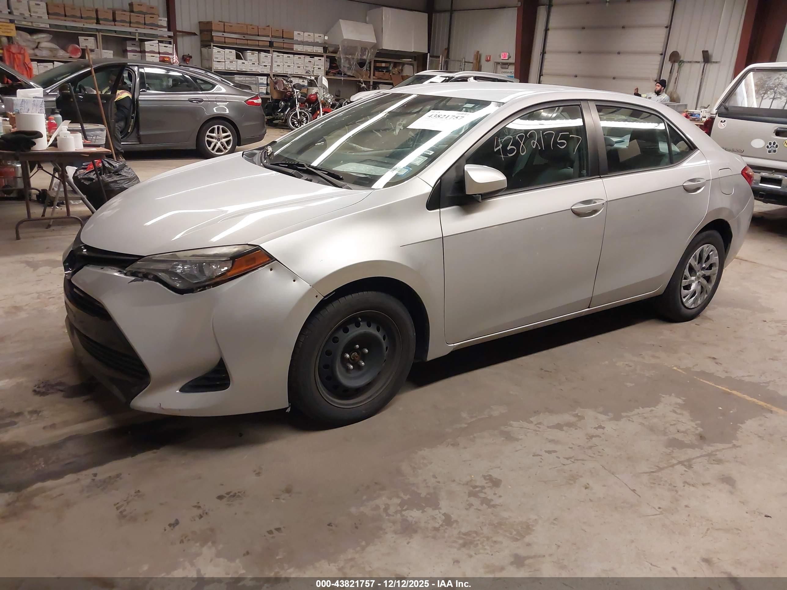 TOYOTA COROLLA image 2
