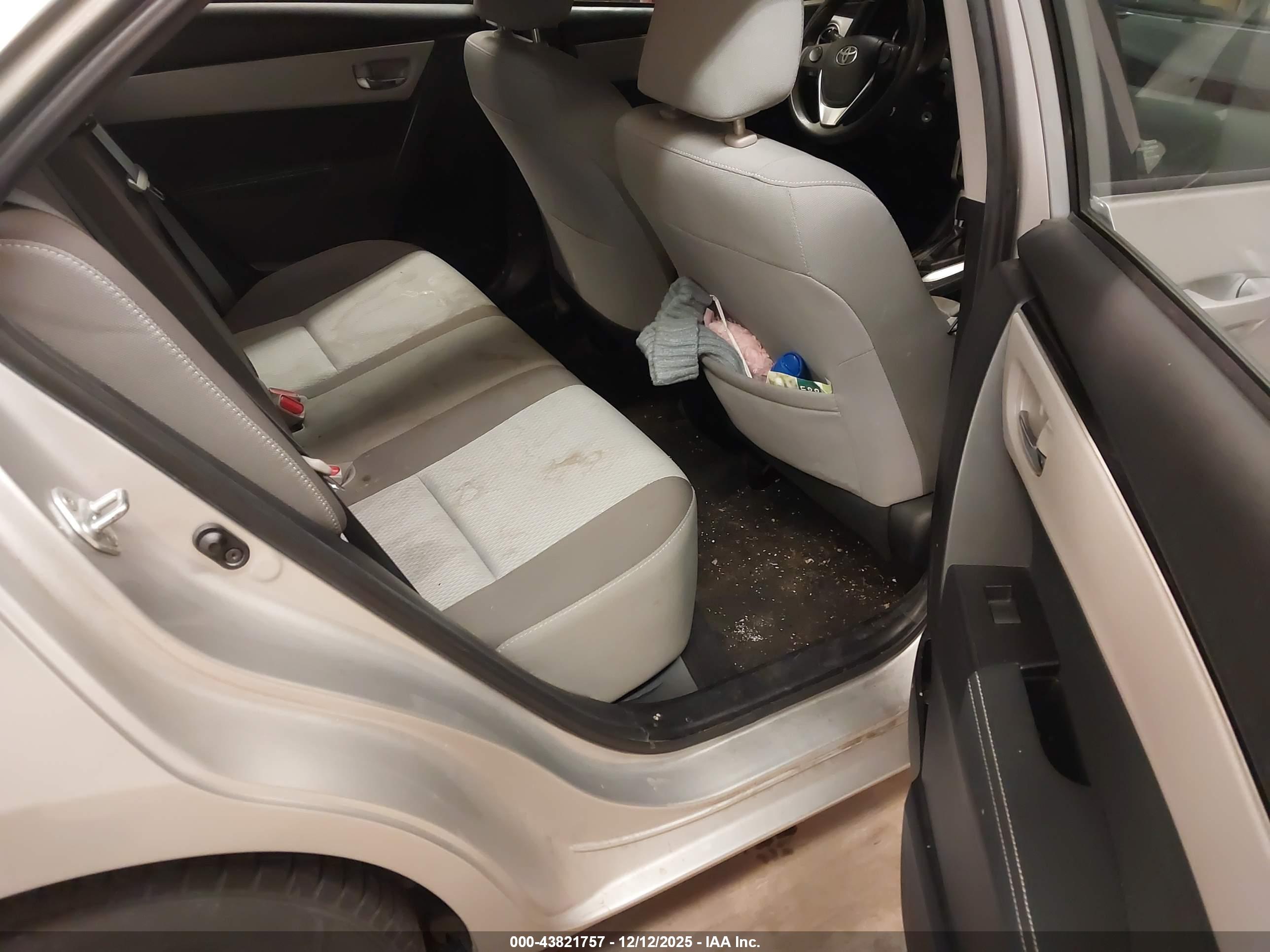 TOYOTA COROLLA image 8