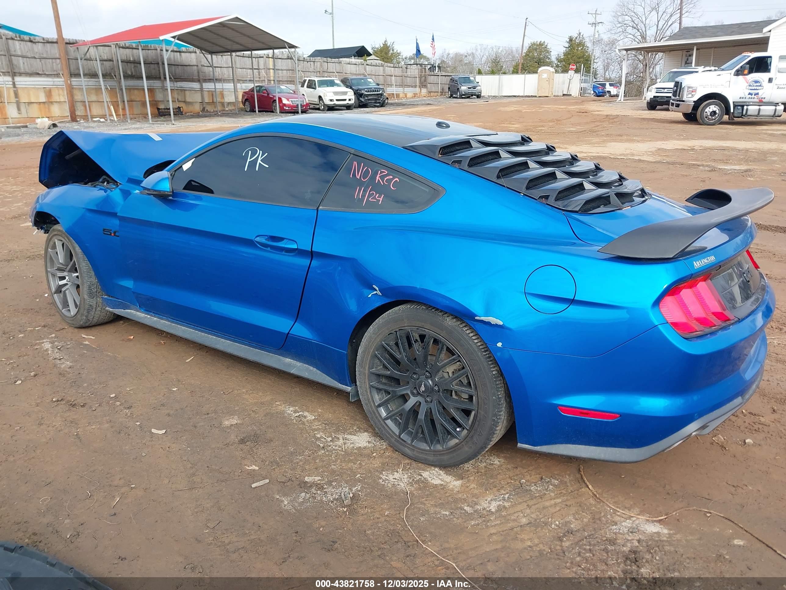 FORD MUSTANG image 3