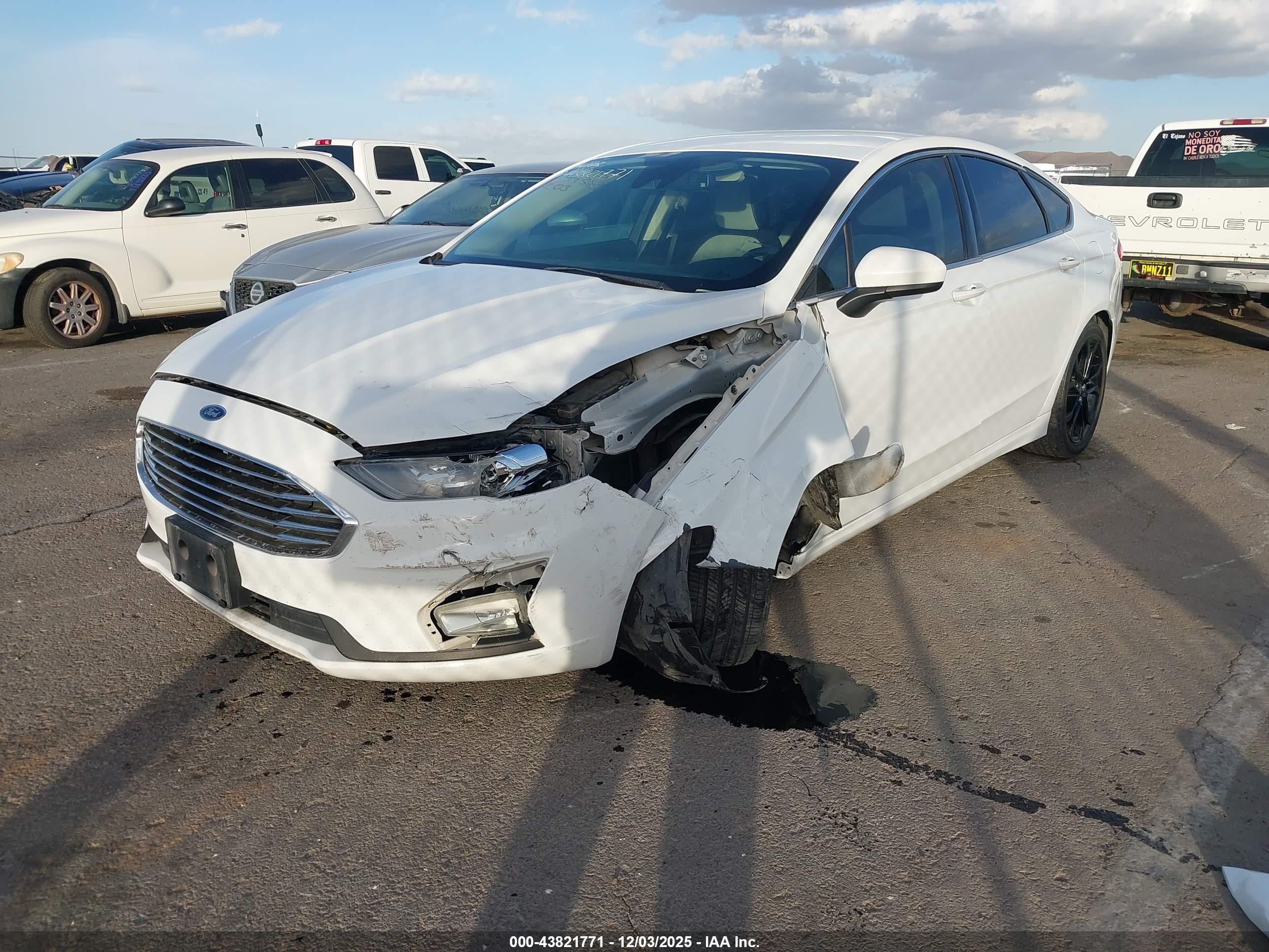 FORD FUSION image 2