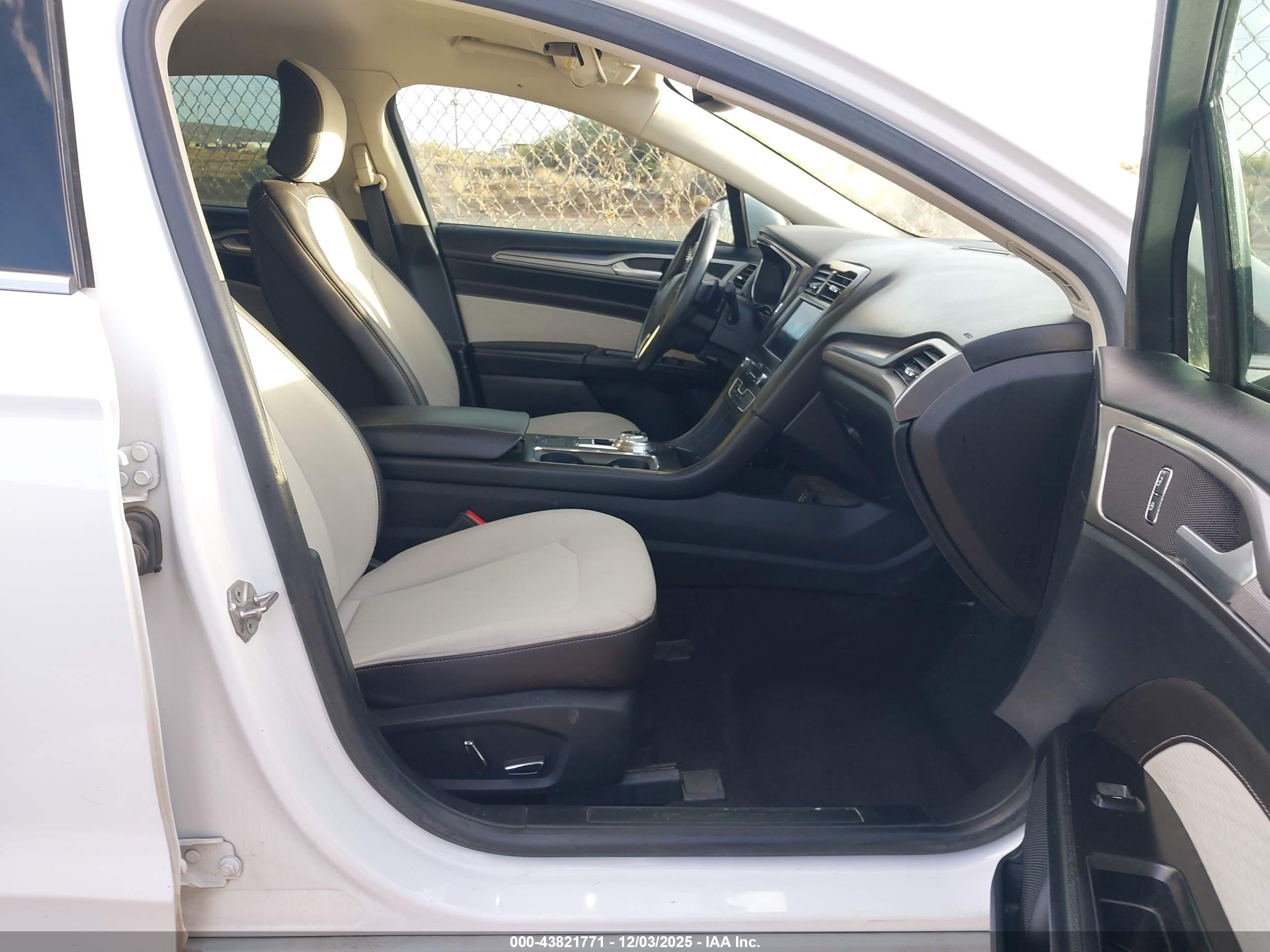 FORD FUSION image 5