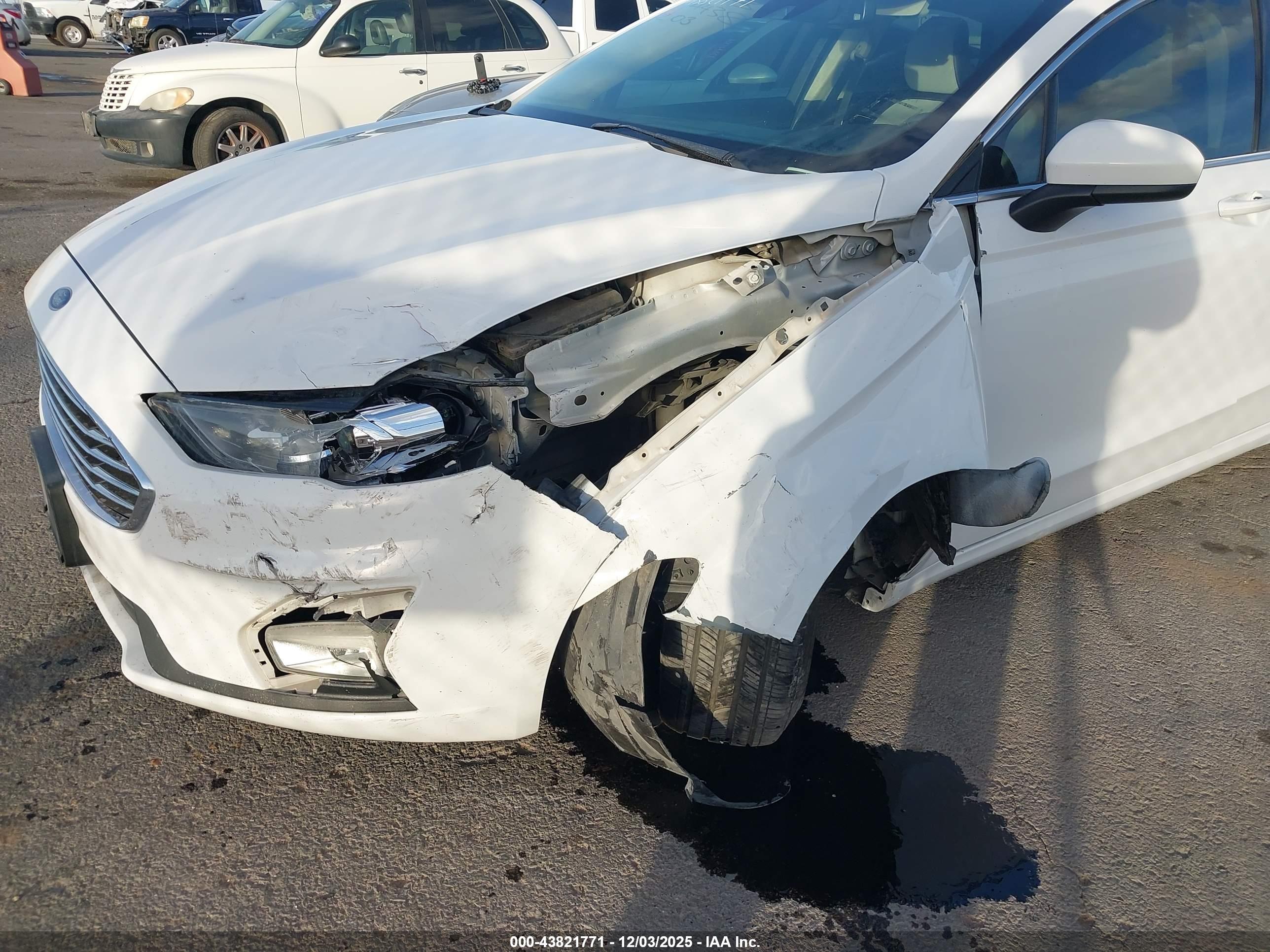 FORD FUSION image 6