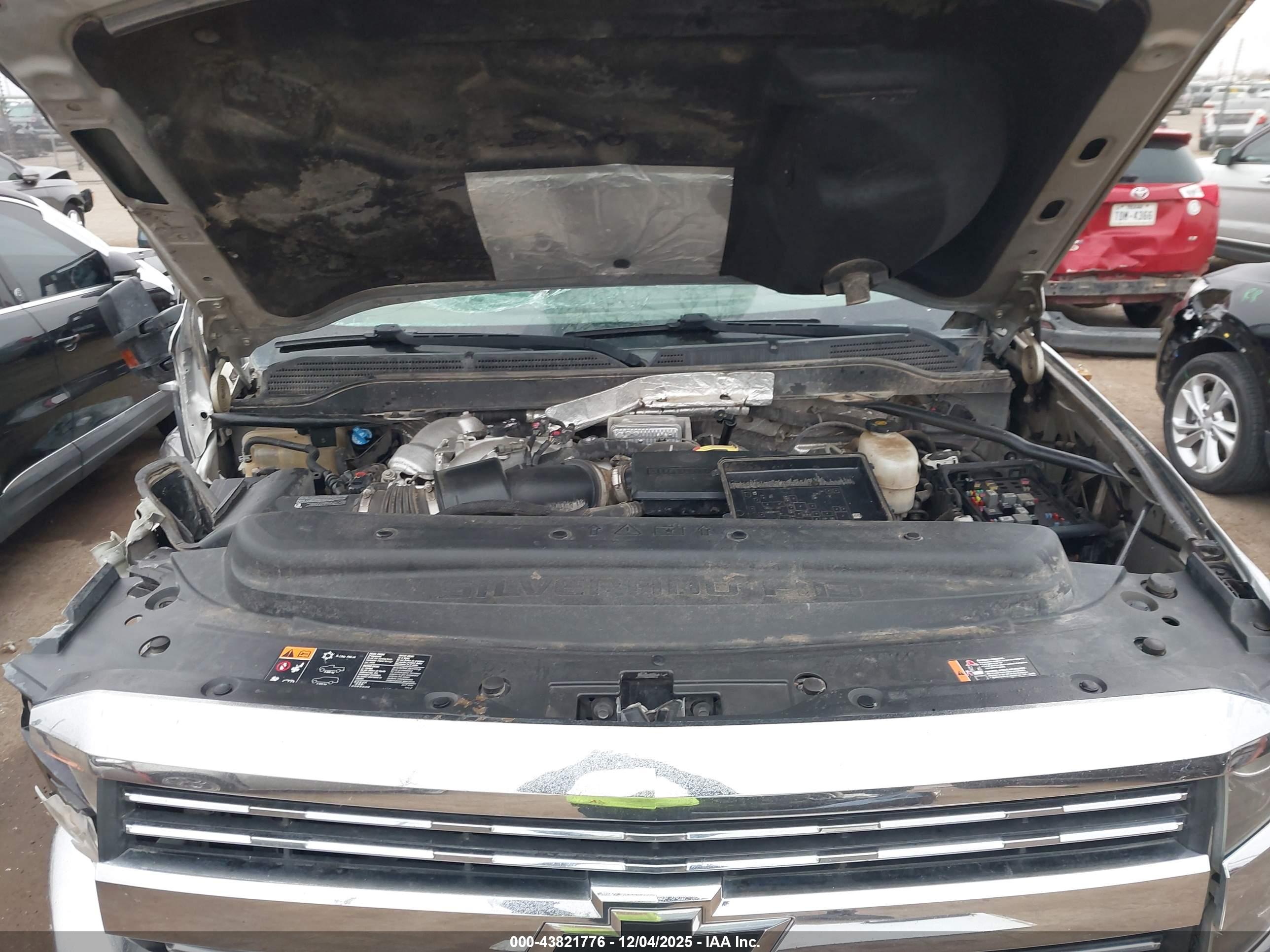 CHEVROLET SILVERADO image 10