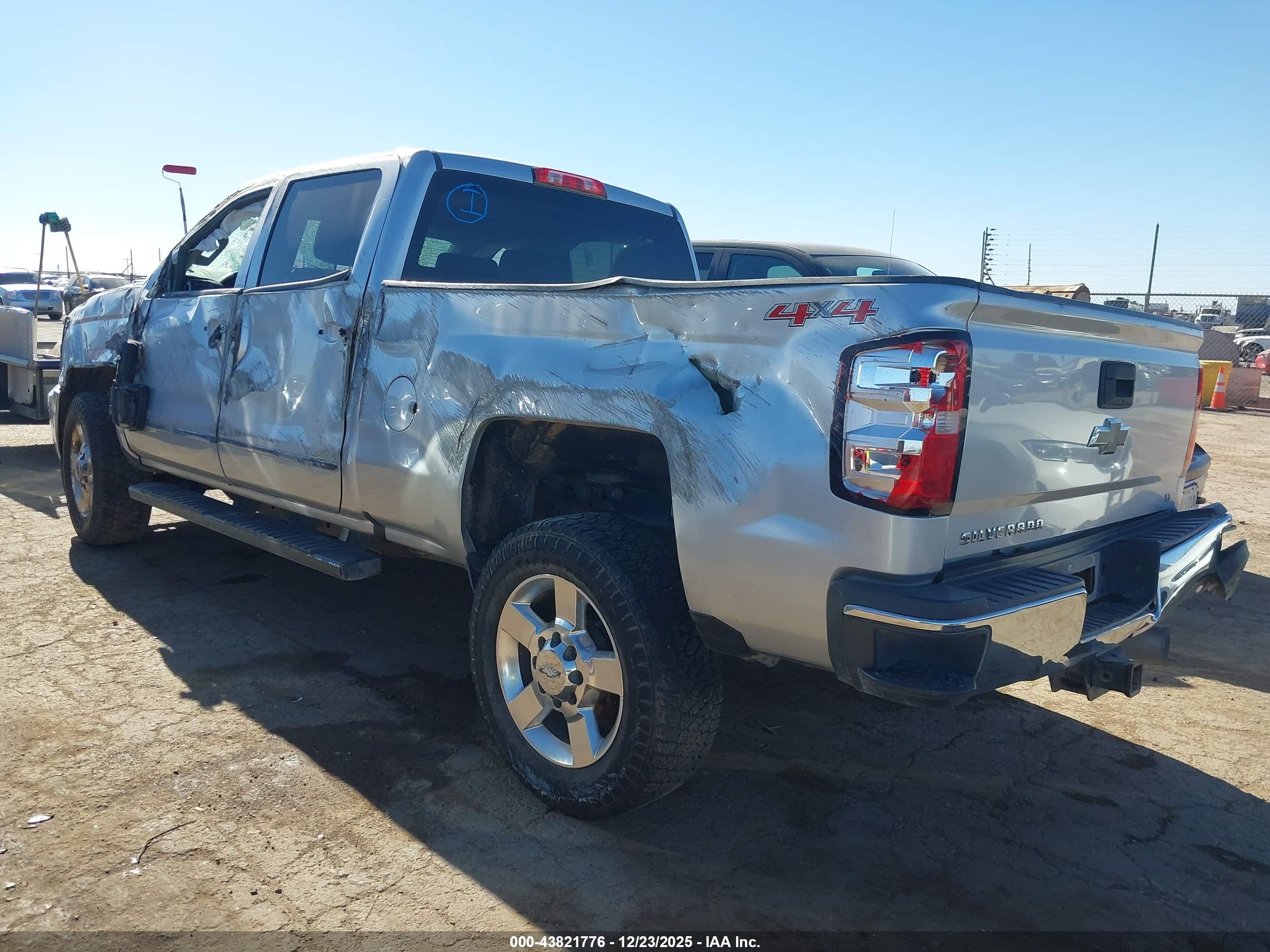 CHEVROLET SILVERADO image 3