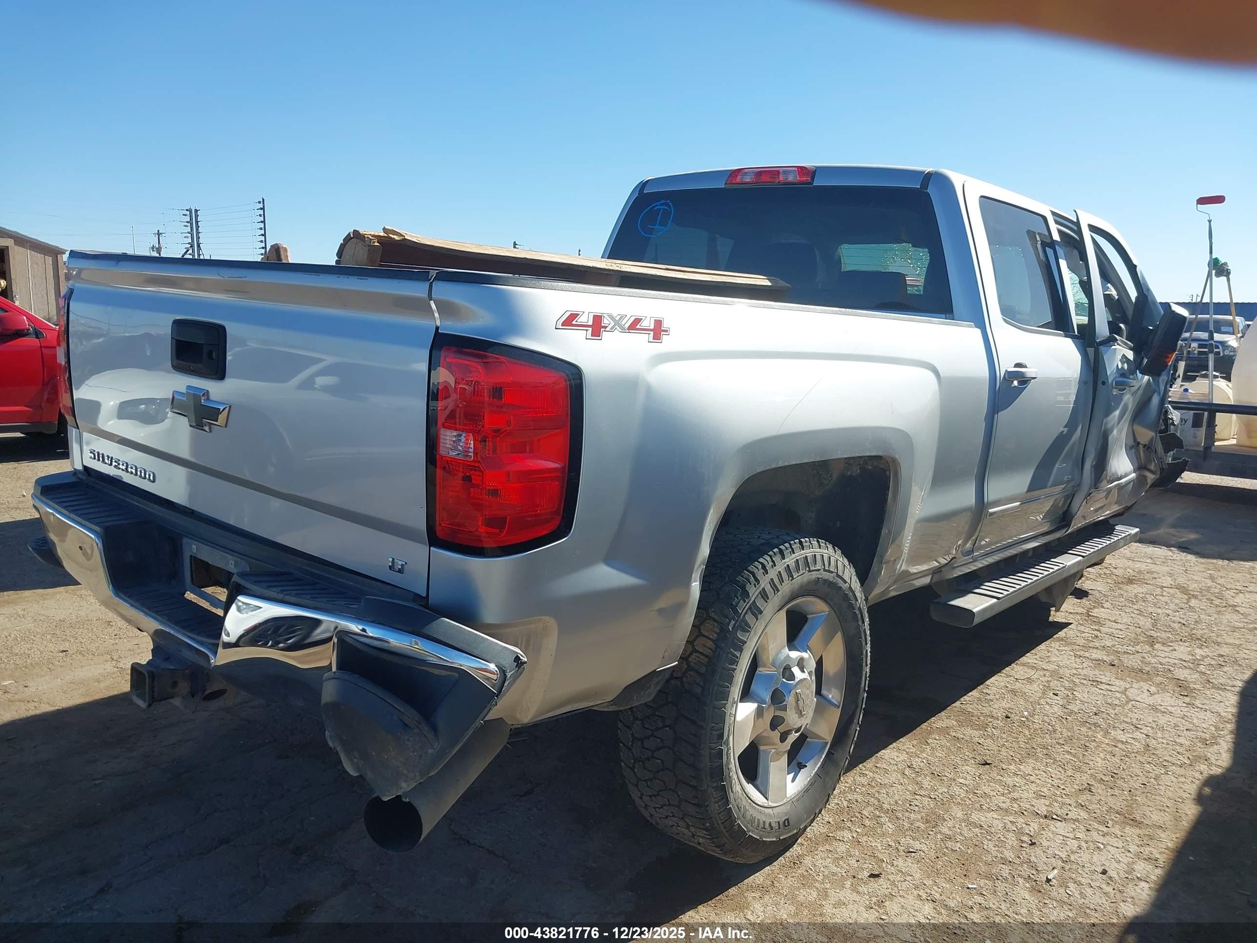 CHEVROLET SILVERADO image 4