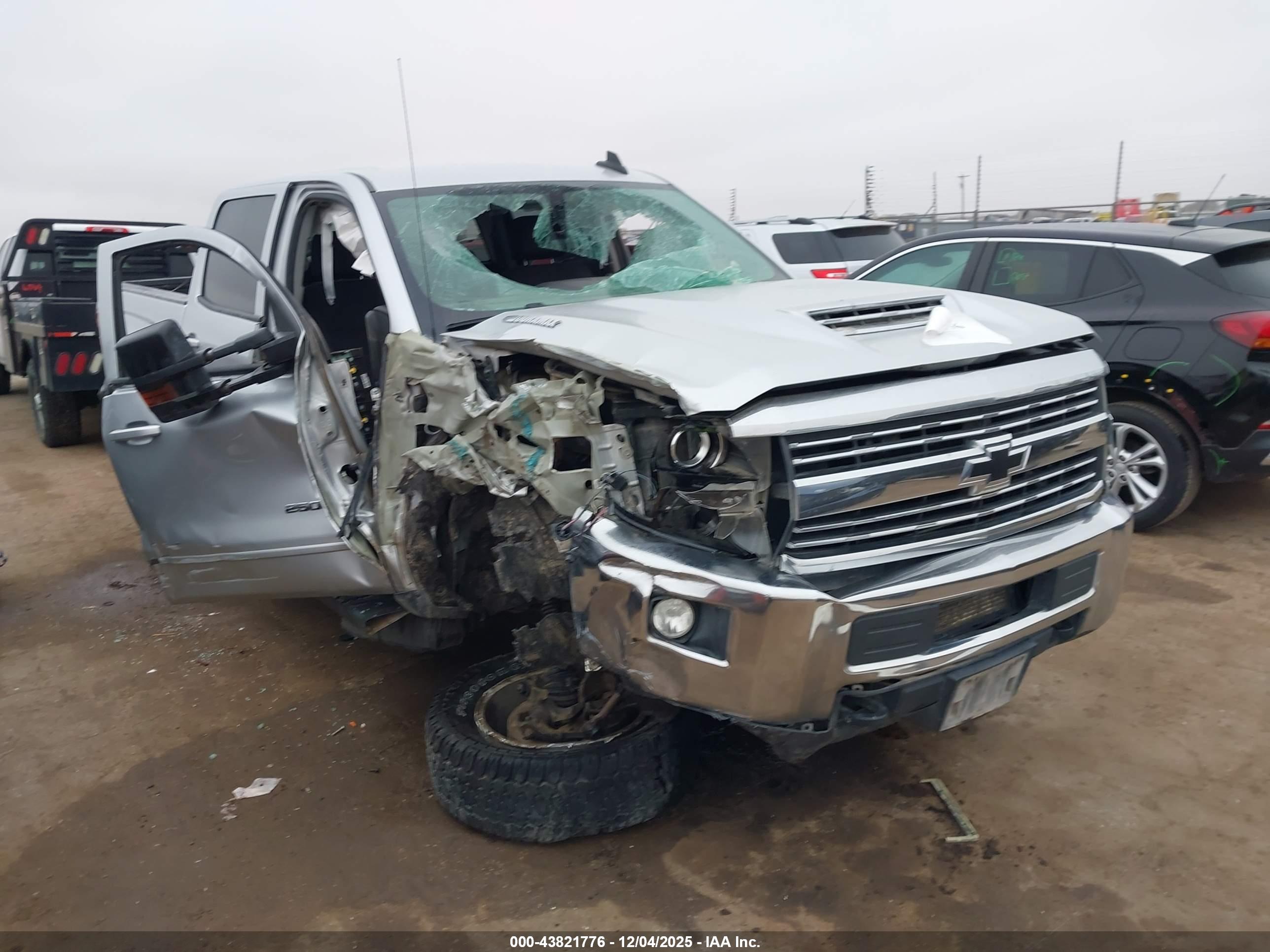 CHEVROLET SILVERADO image 6