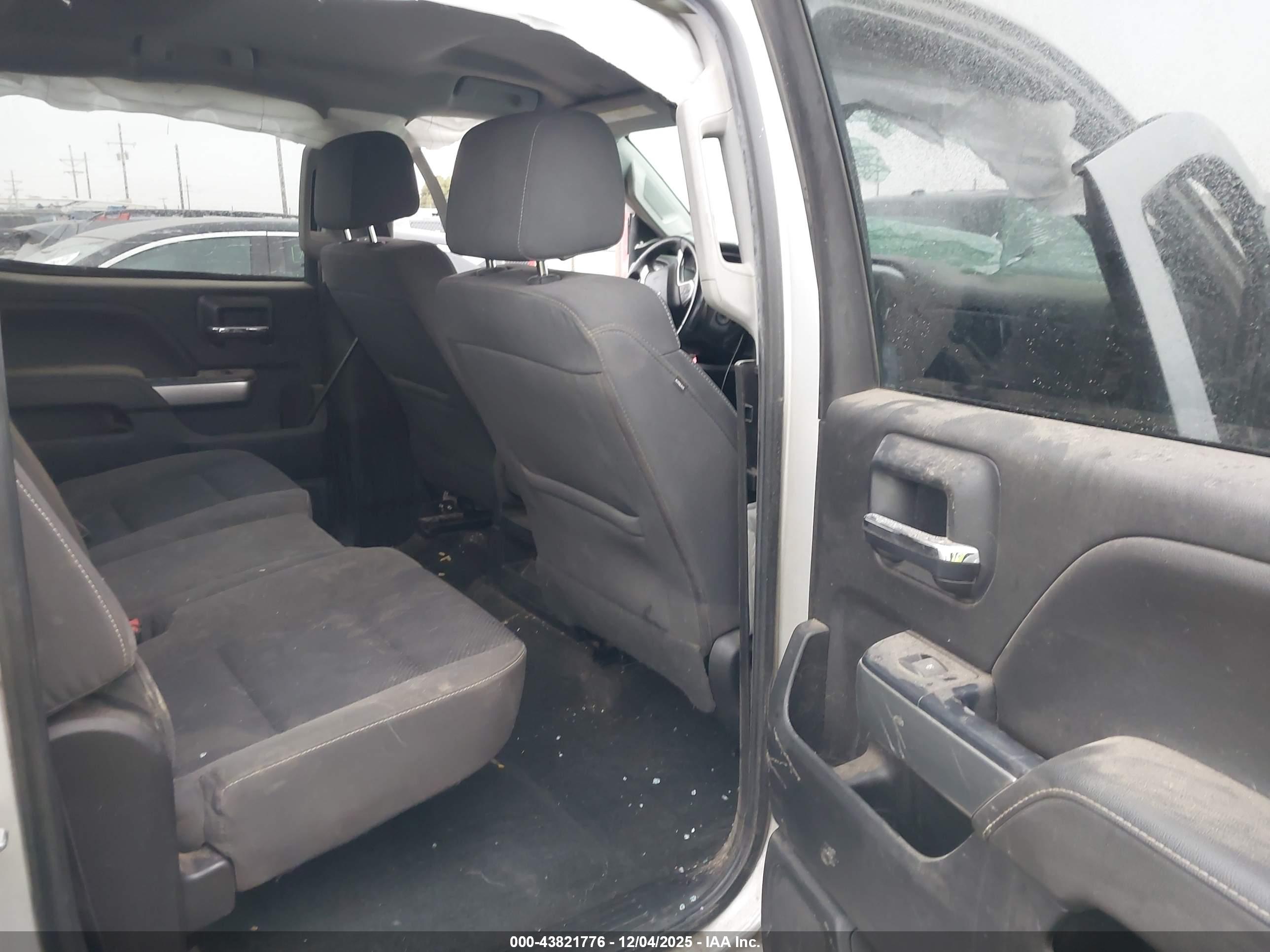 CHEVROLET SILVERADO image 8
