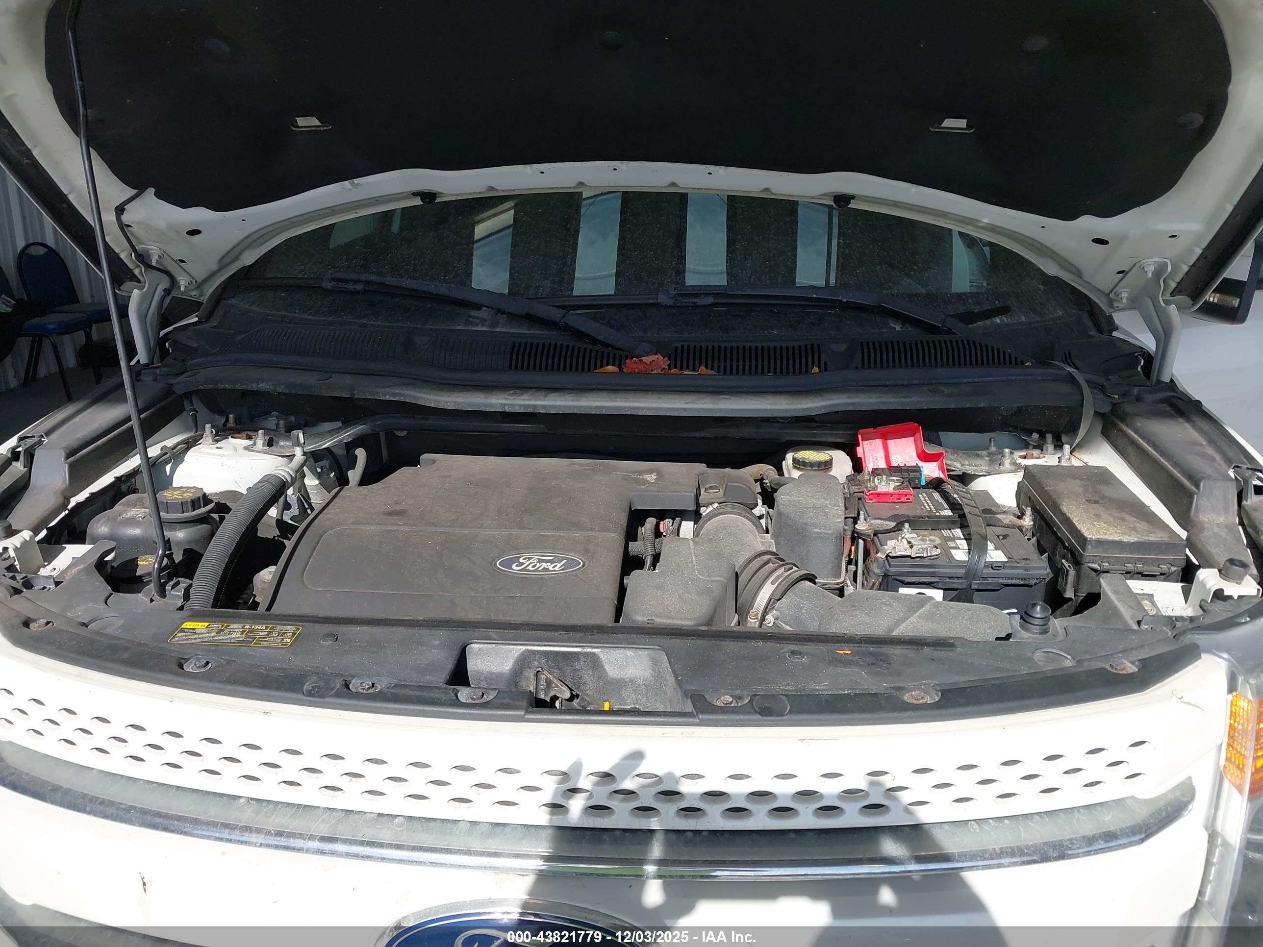 FORD EXPLORER image 10