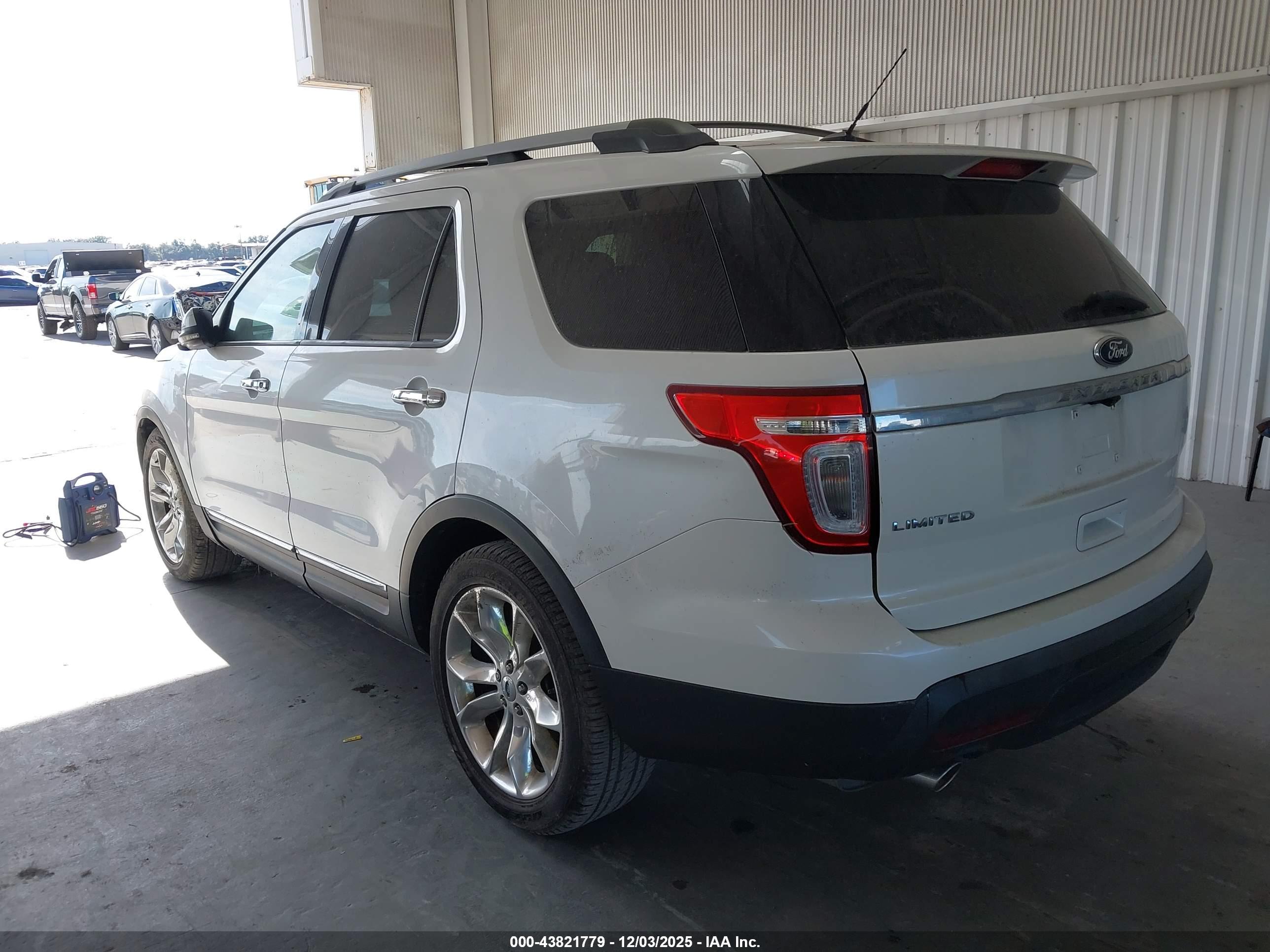 FORD EXPLORER image 3