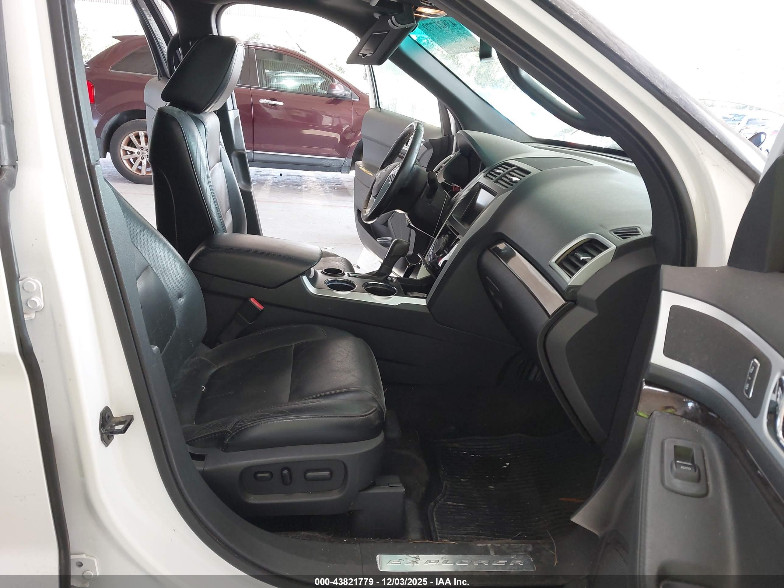 FORD EXPLORER image 5