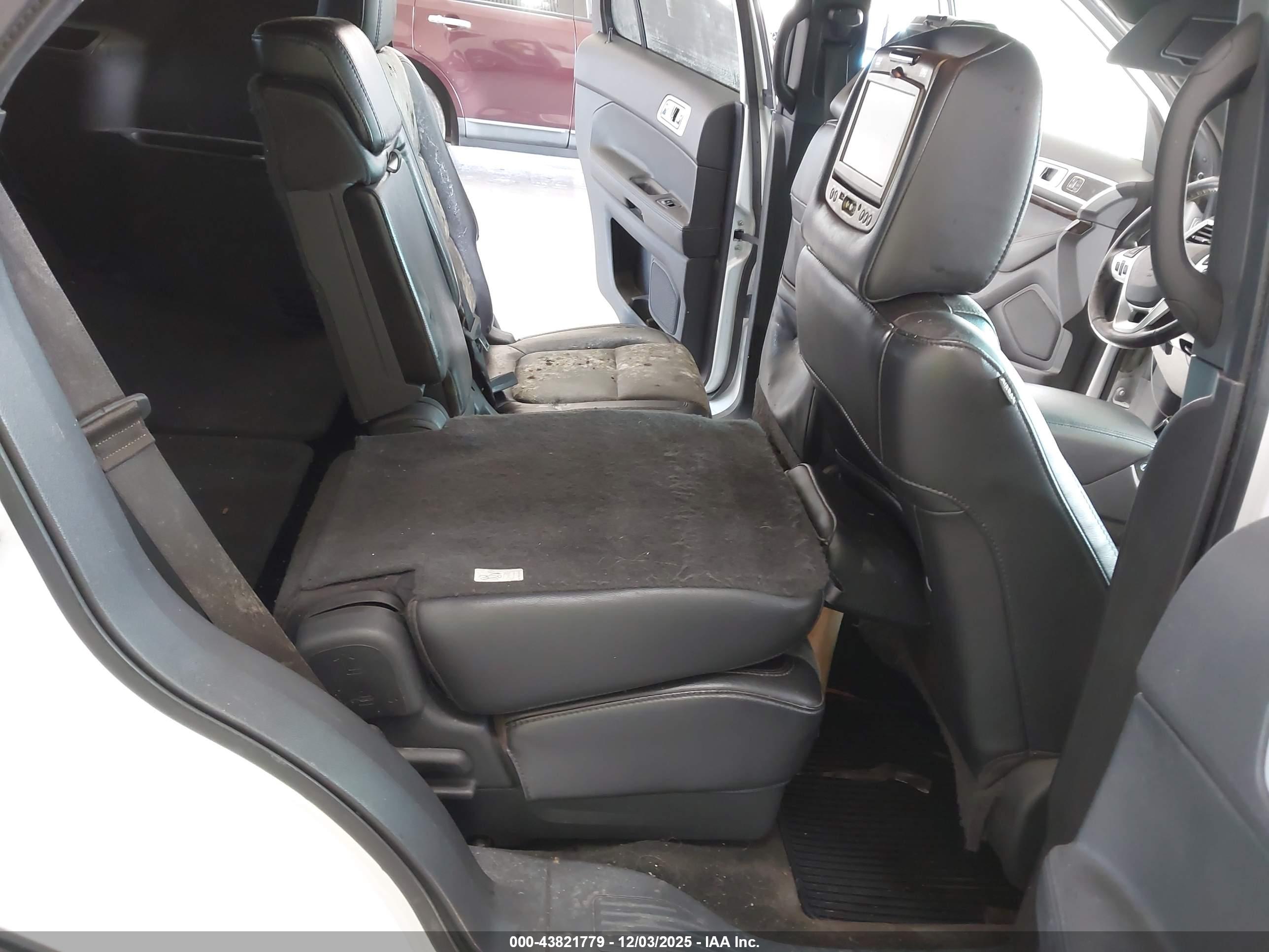 FORD EXPLORER image 8