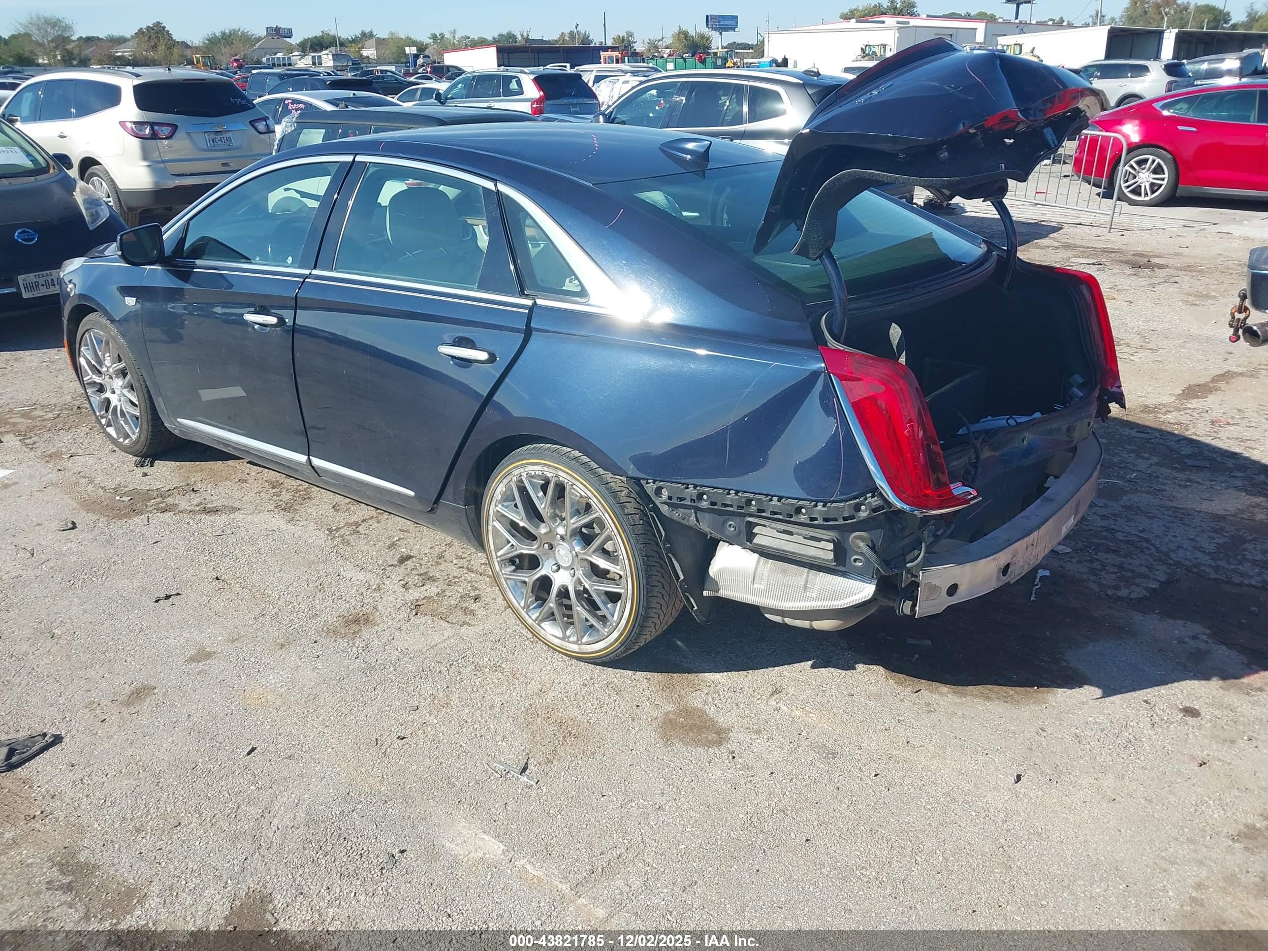 CADILLAC XTS image 3
