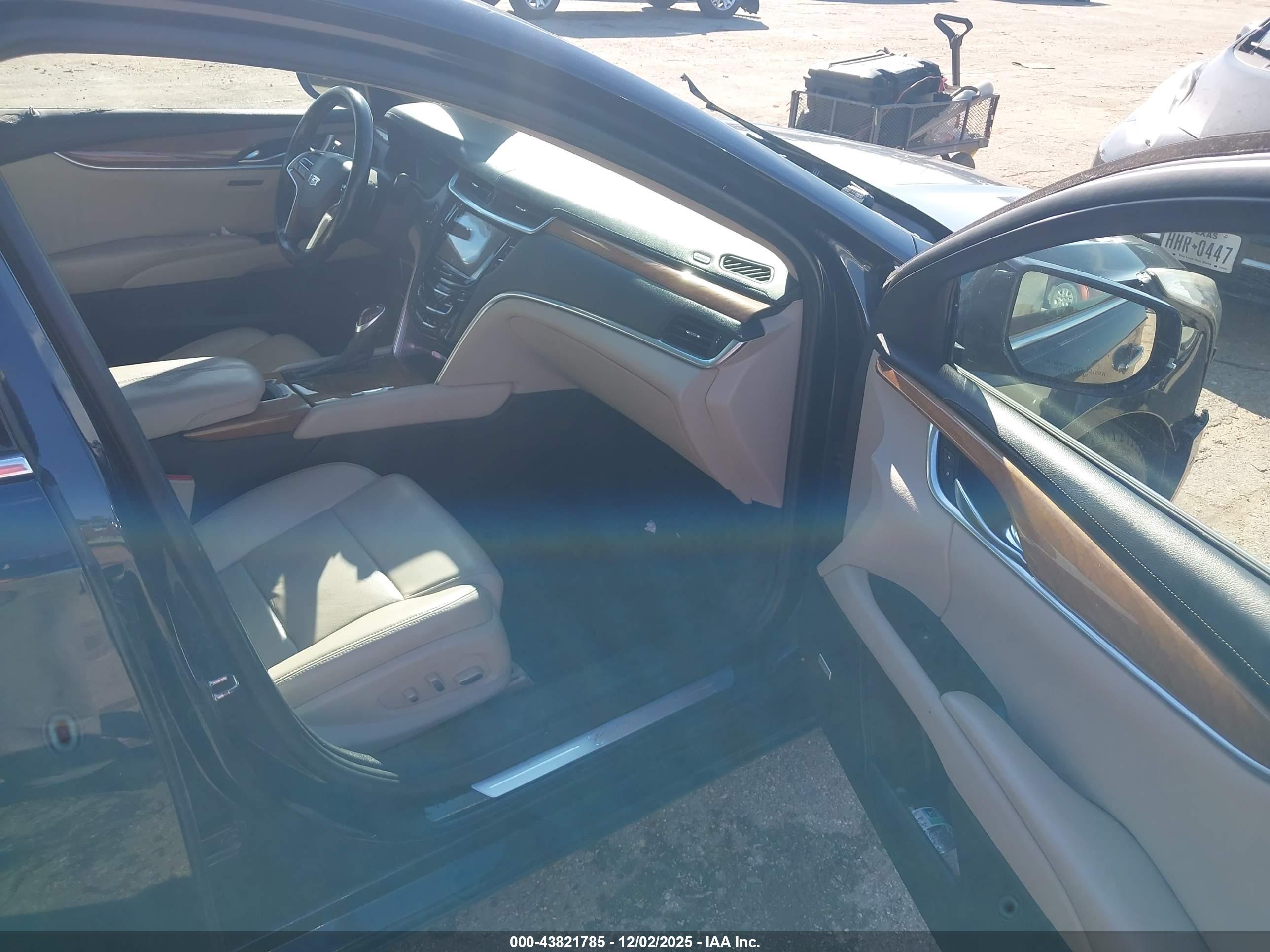 CADILLAC XTS image 5