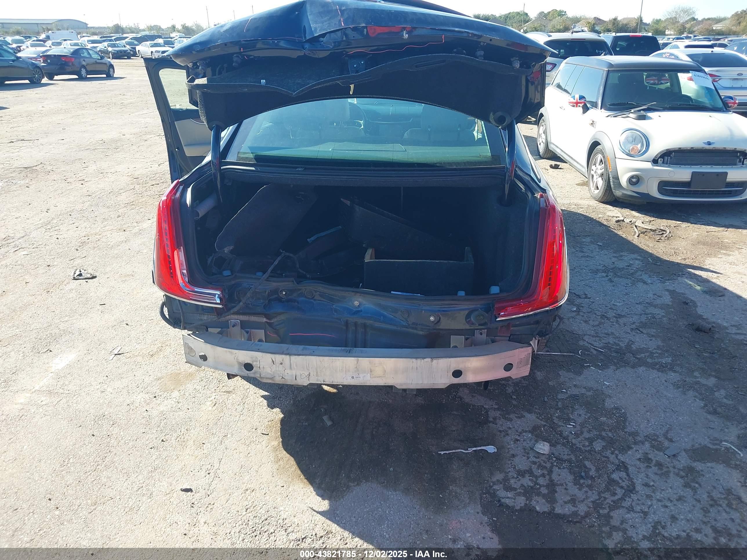 CADILLAC XTS image 6