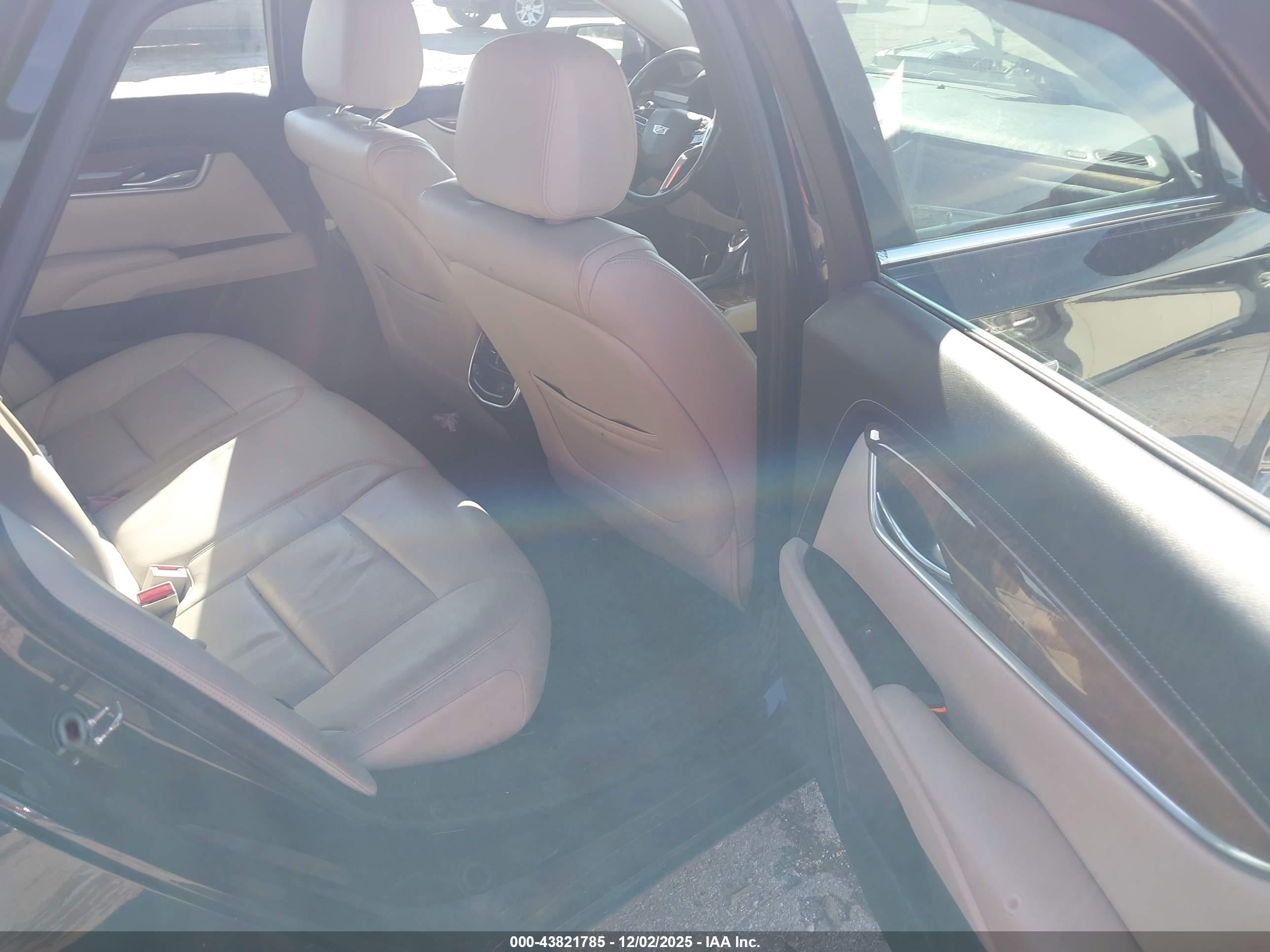 CADILLAC XTS image 8