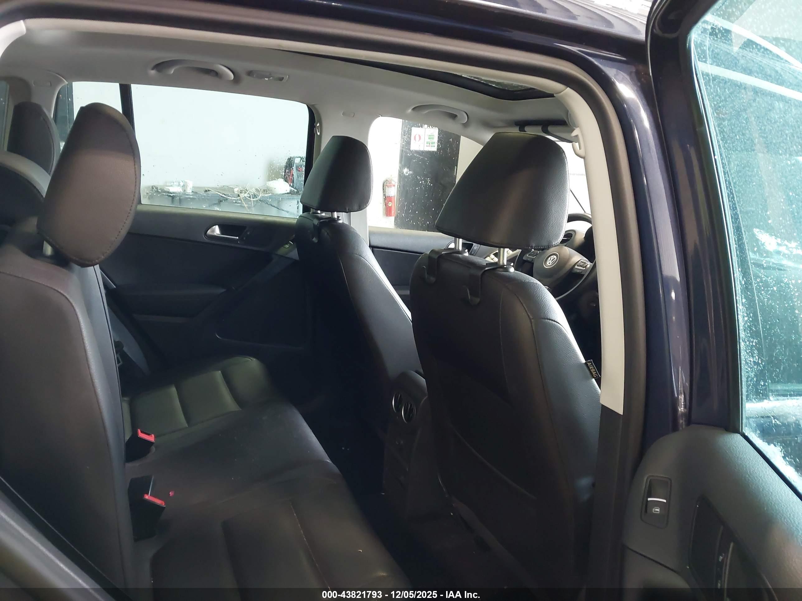 VOLKSWAGEN TIGUAN image 8
