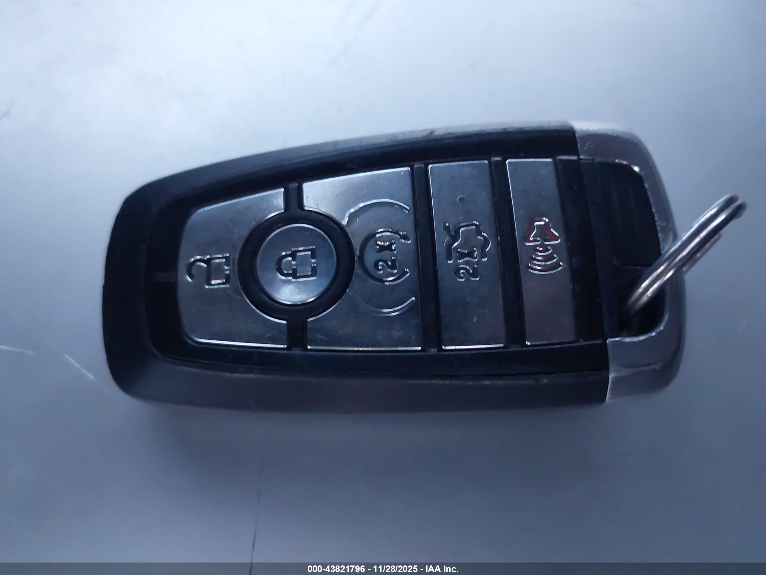 FORD FUSION image 11