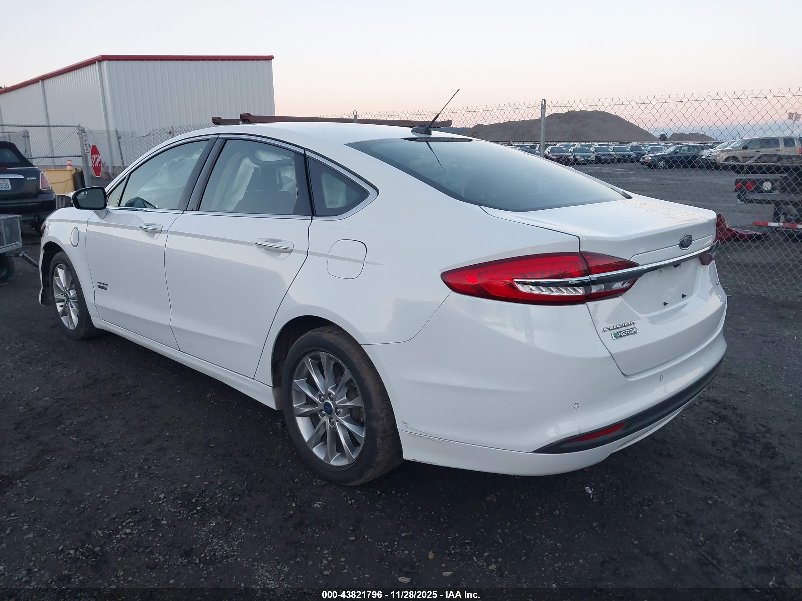 FORD FUSION image 3