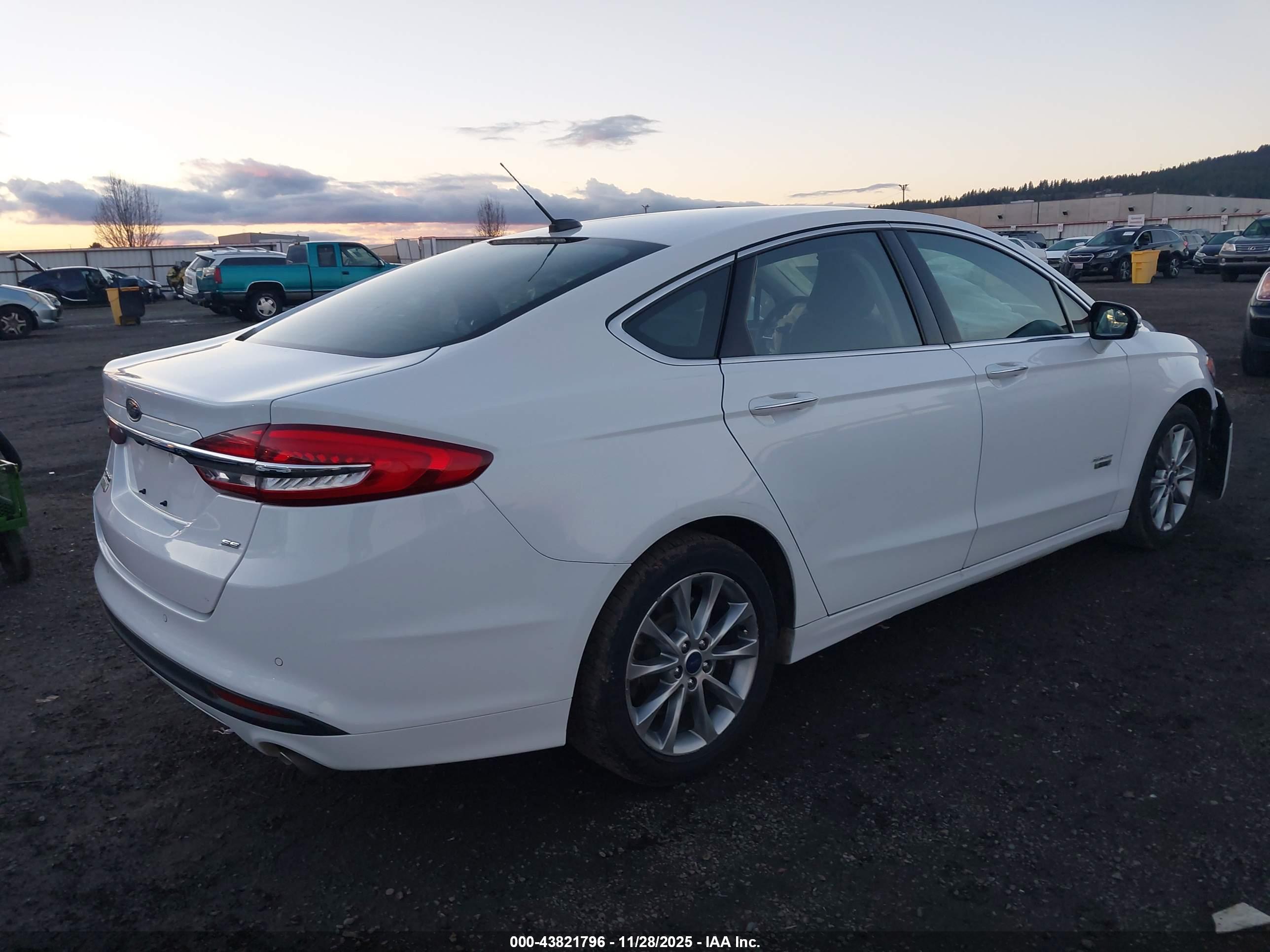FORD FUSION image 4