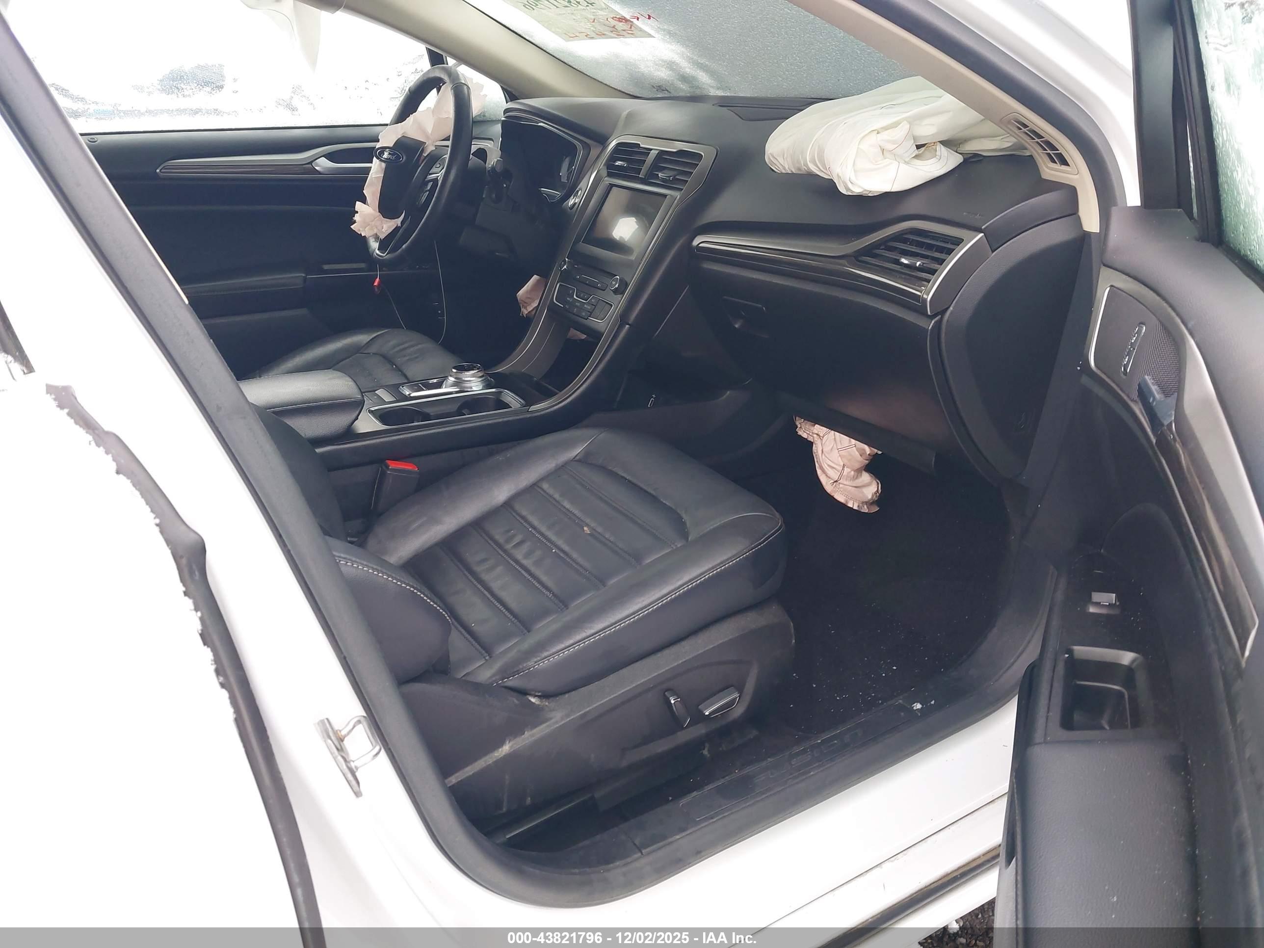 FORD FUSION image 5