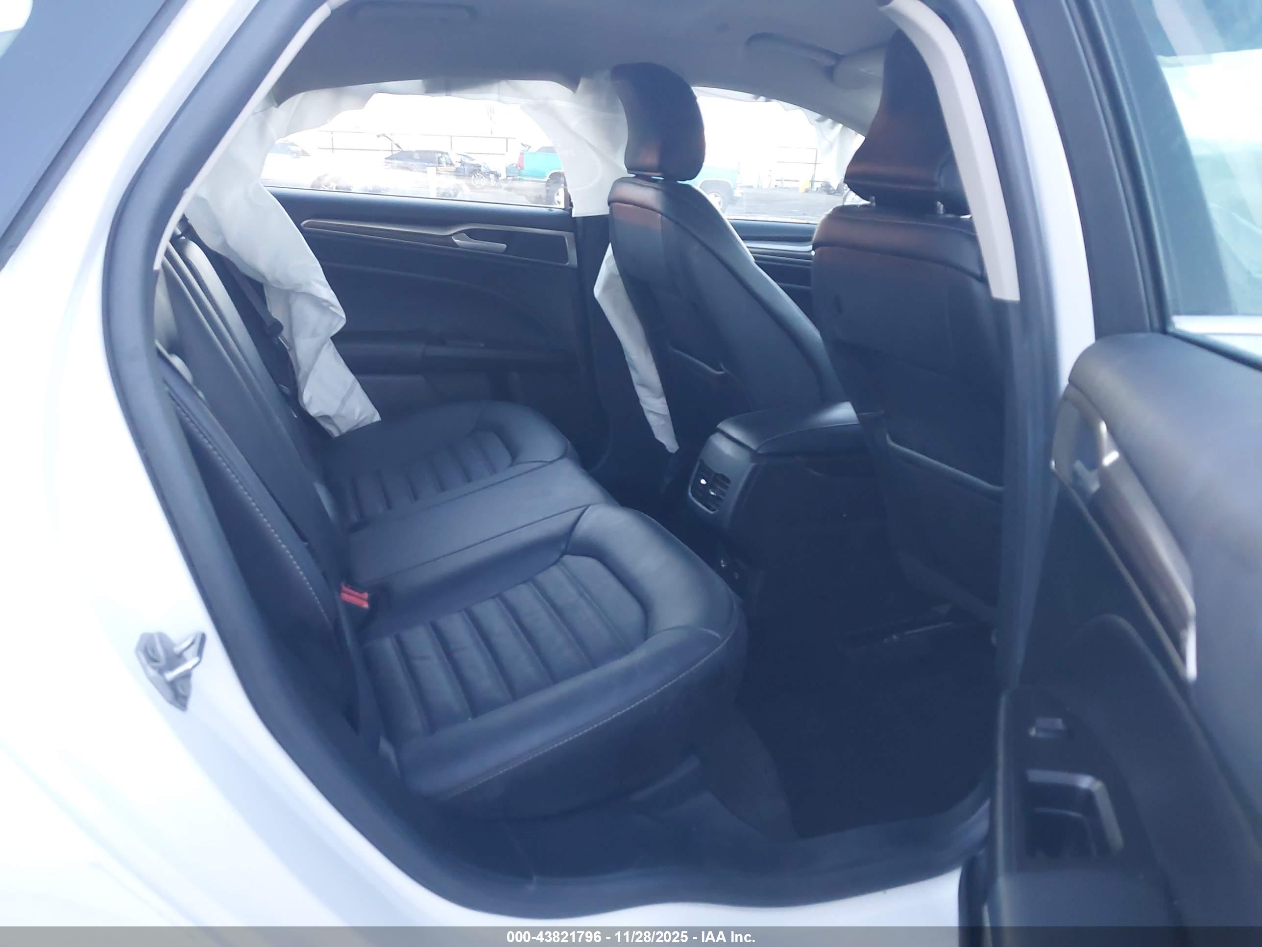 FORD FUSION image 8