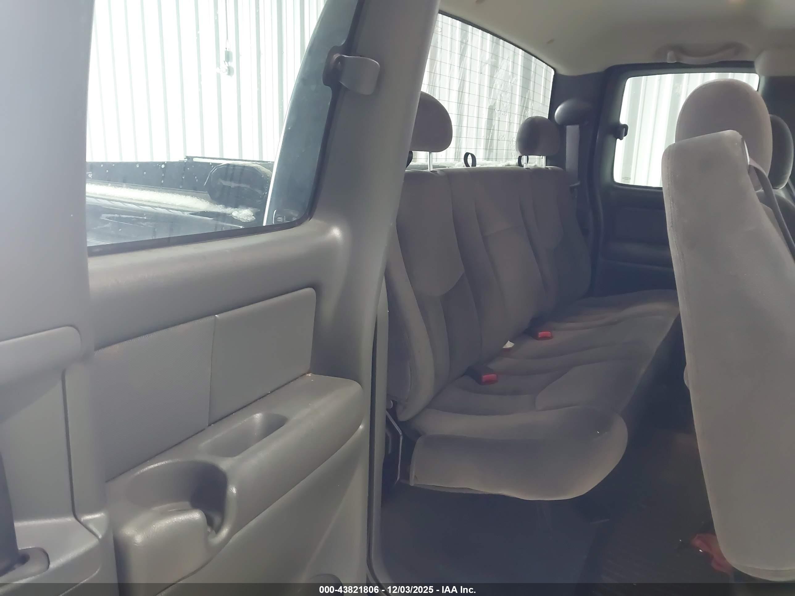 GMC SIERRA image 8