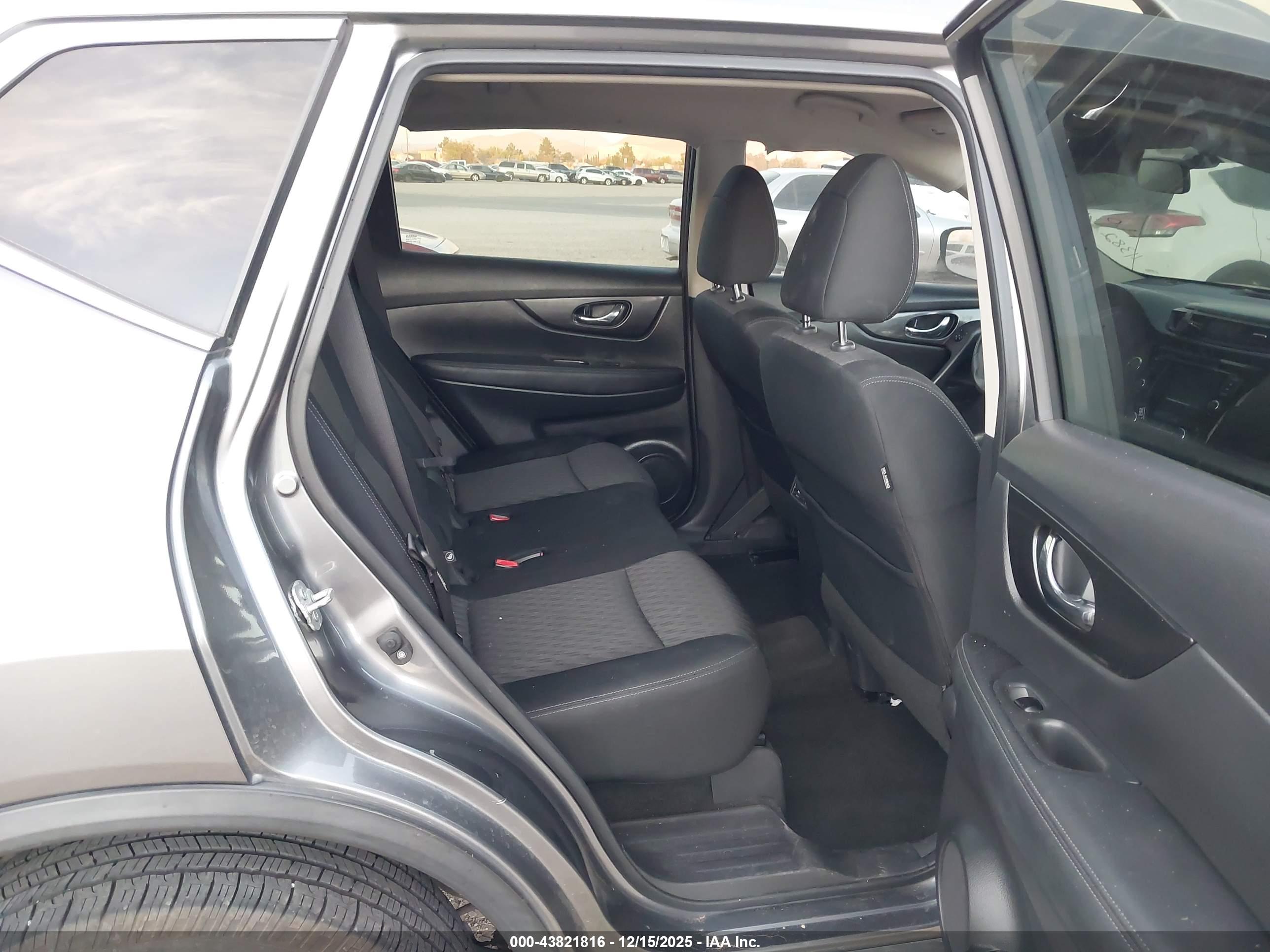 NISSAN ROGUE image 8
