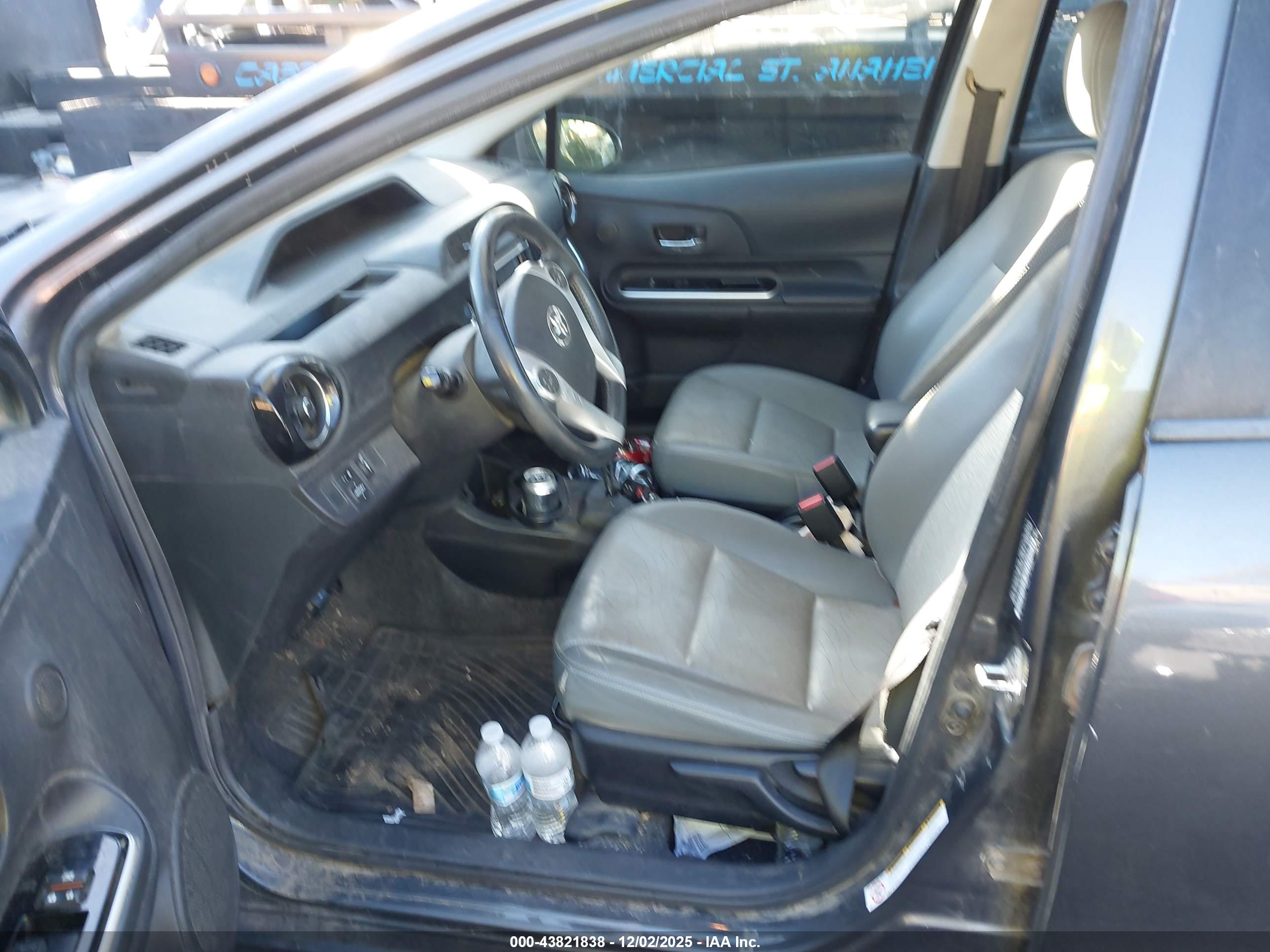 TOYOTA PRIUS image 5
