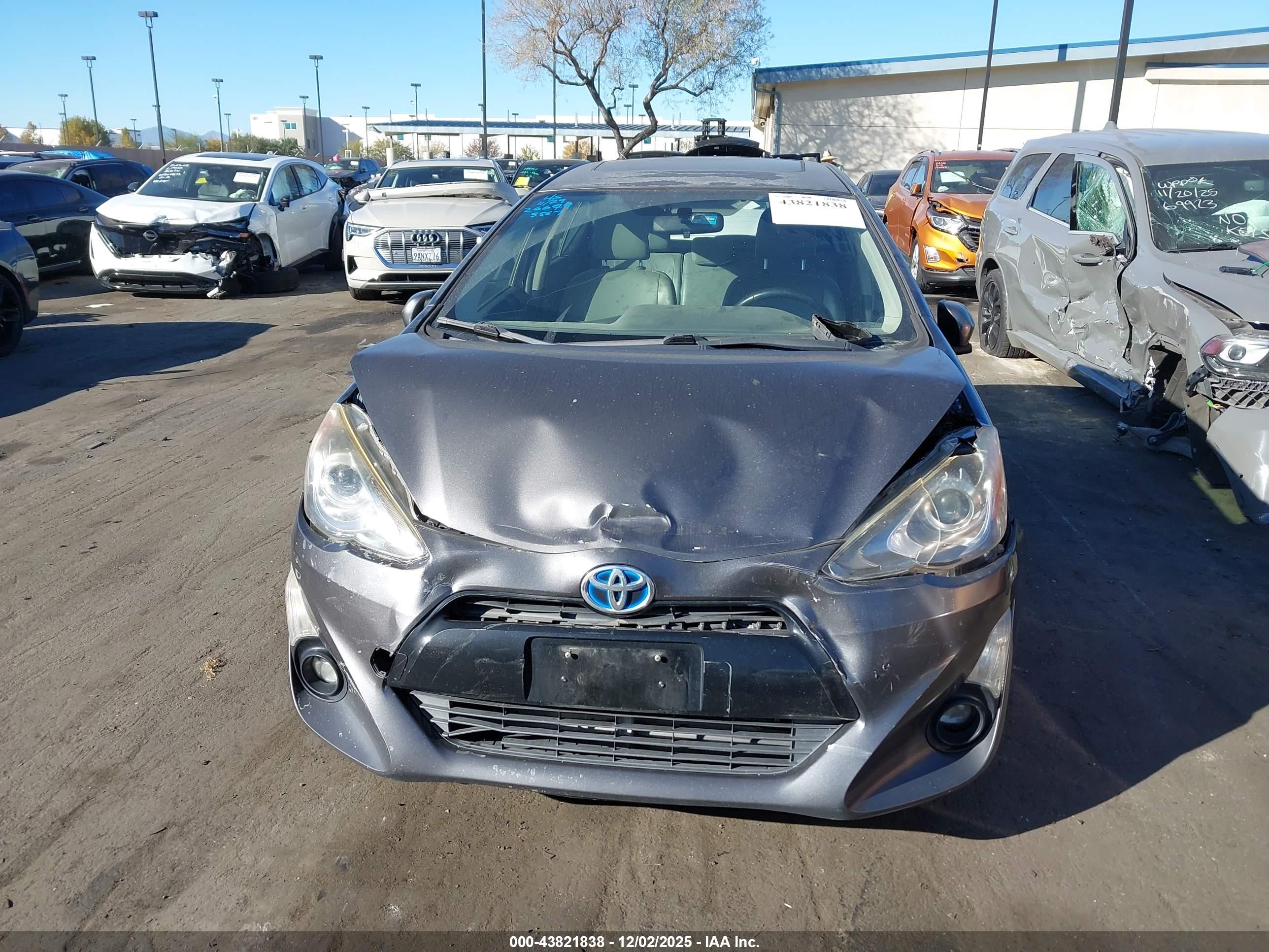 TOYOTA PRIUS image 6