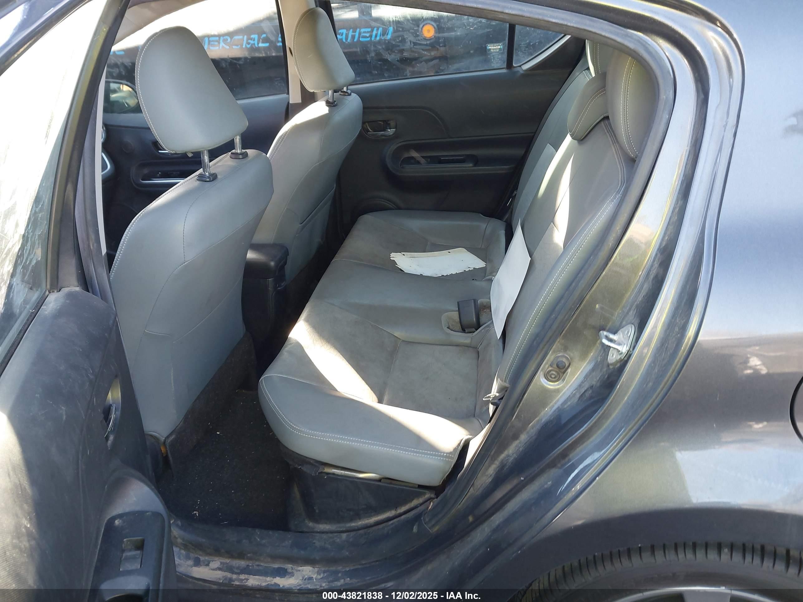 TOYOTA PRIUS image 8