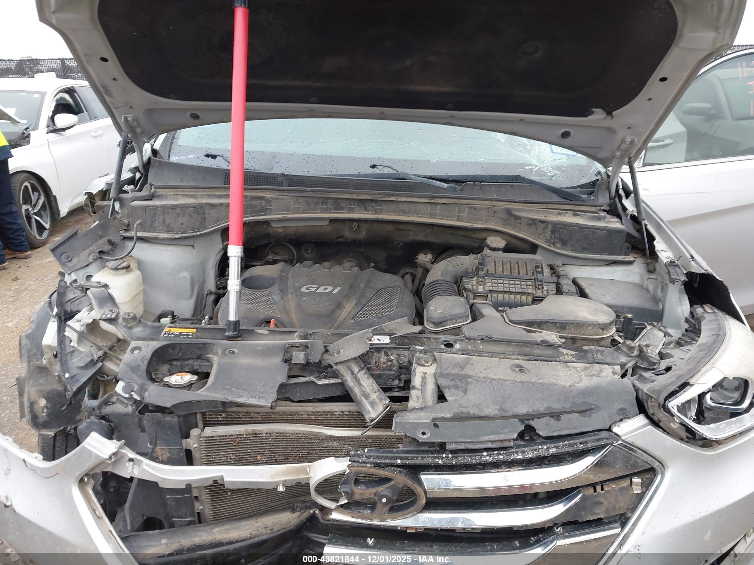 HYUNDAI SANTA image 10