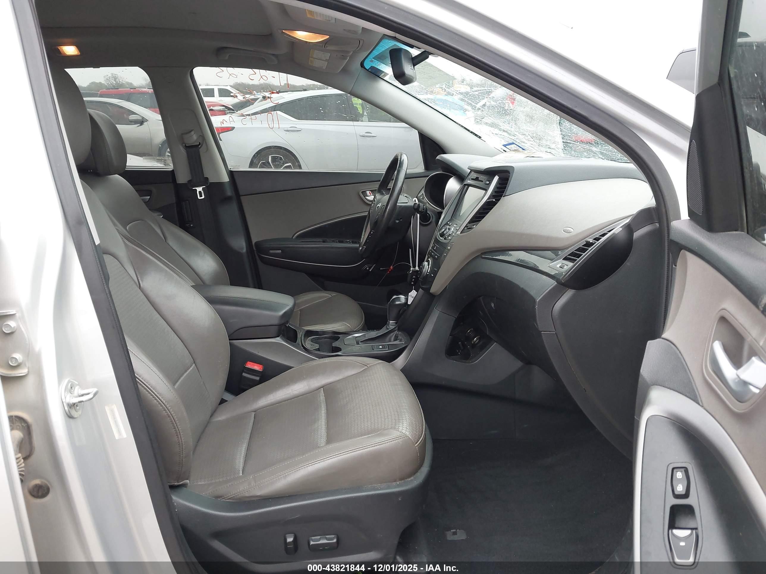 HYUNDAI SANTA image 5