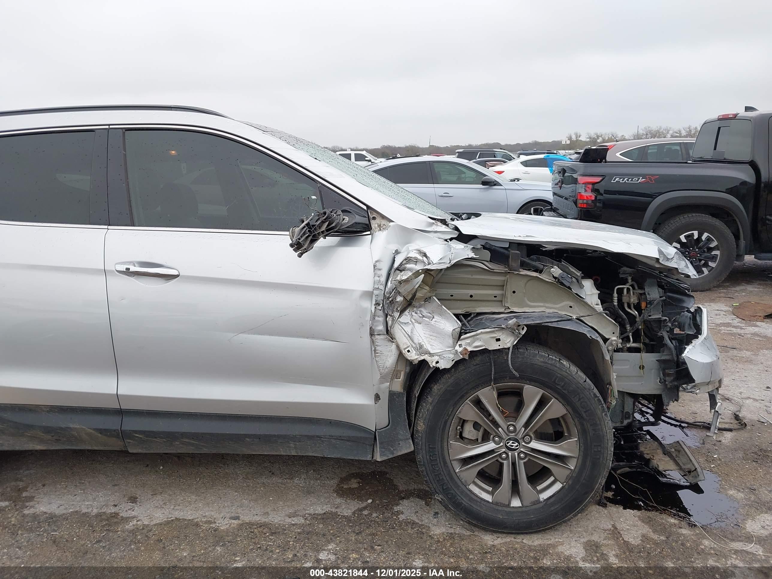 HYUNDAI SANTA image 6
