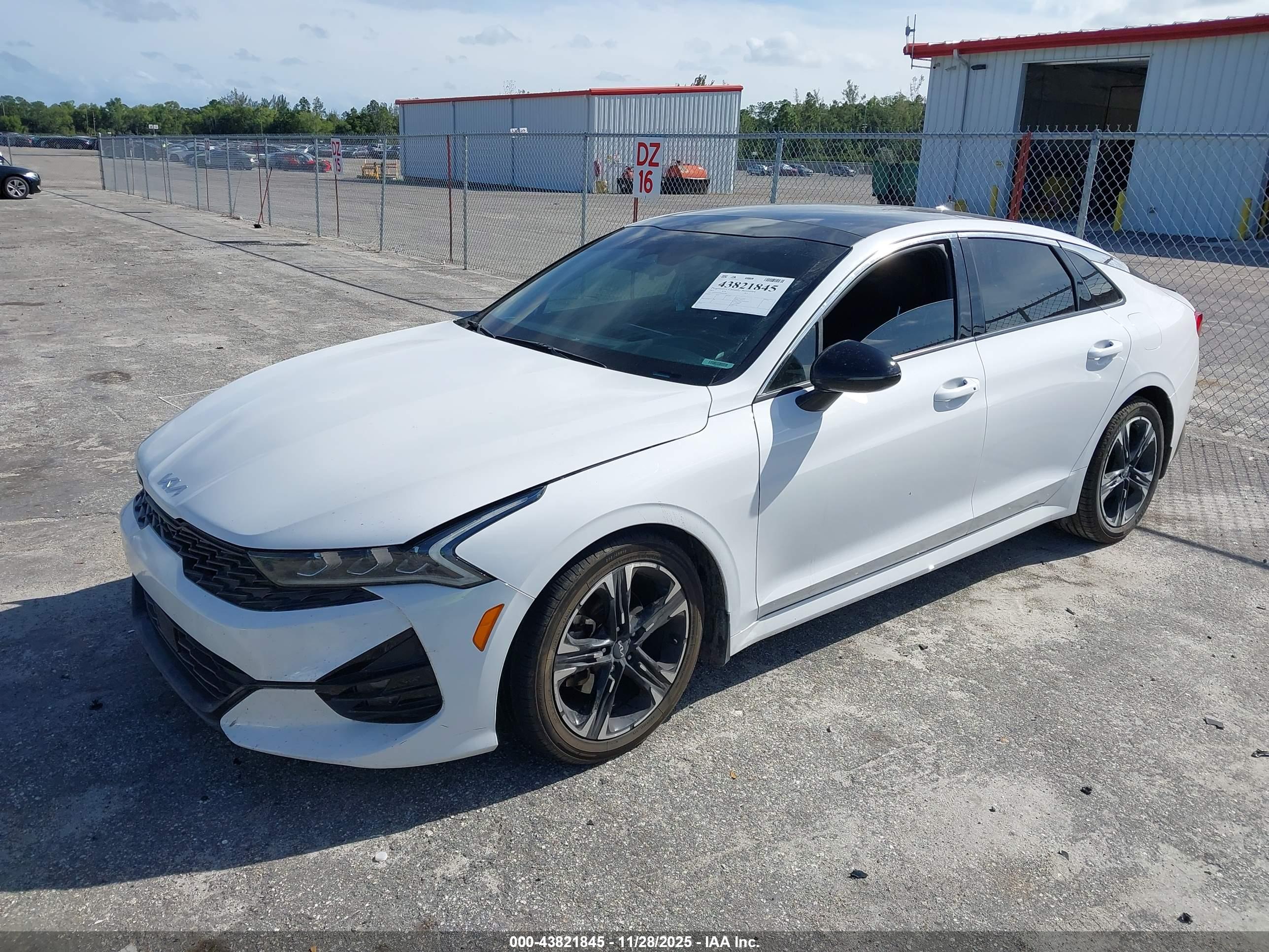 KIA K5 image 2