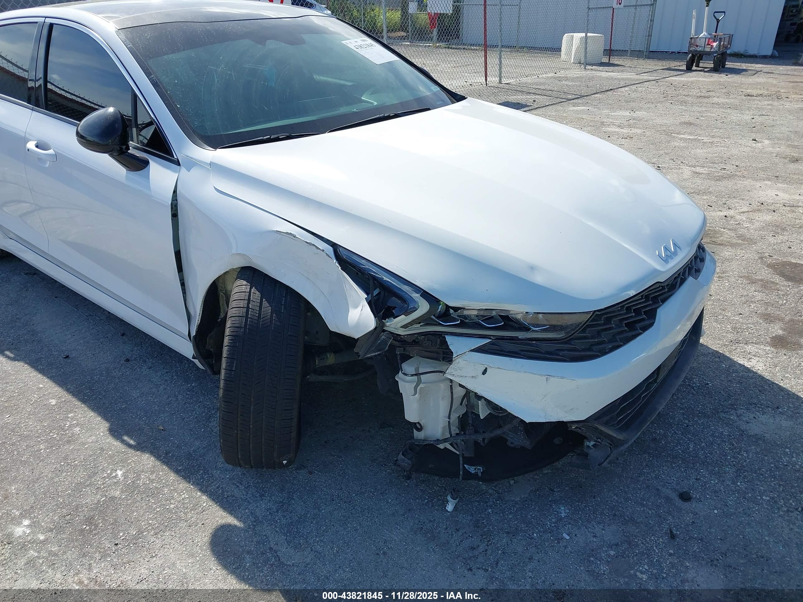 KIA K5 image 6