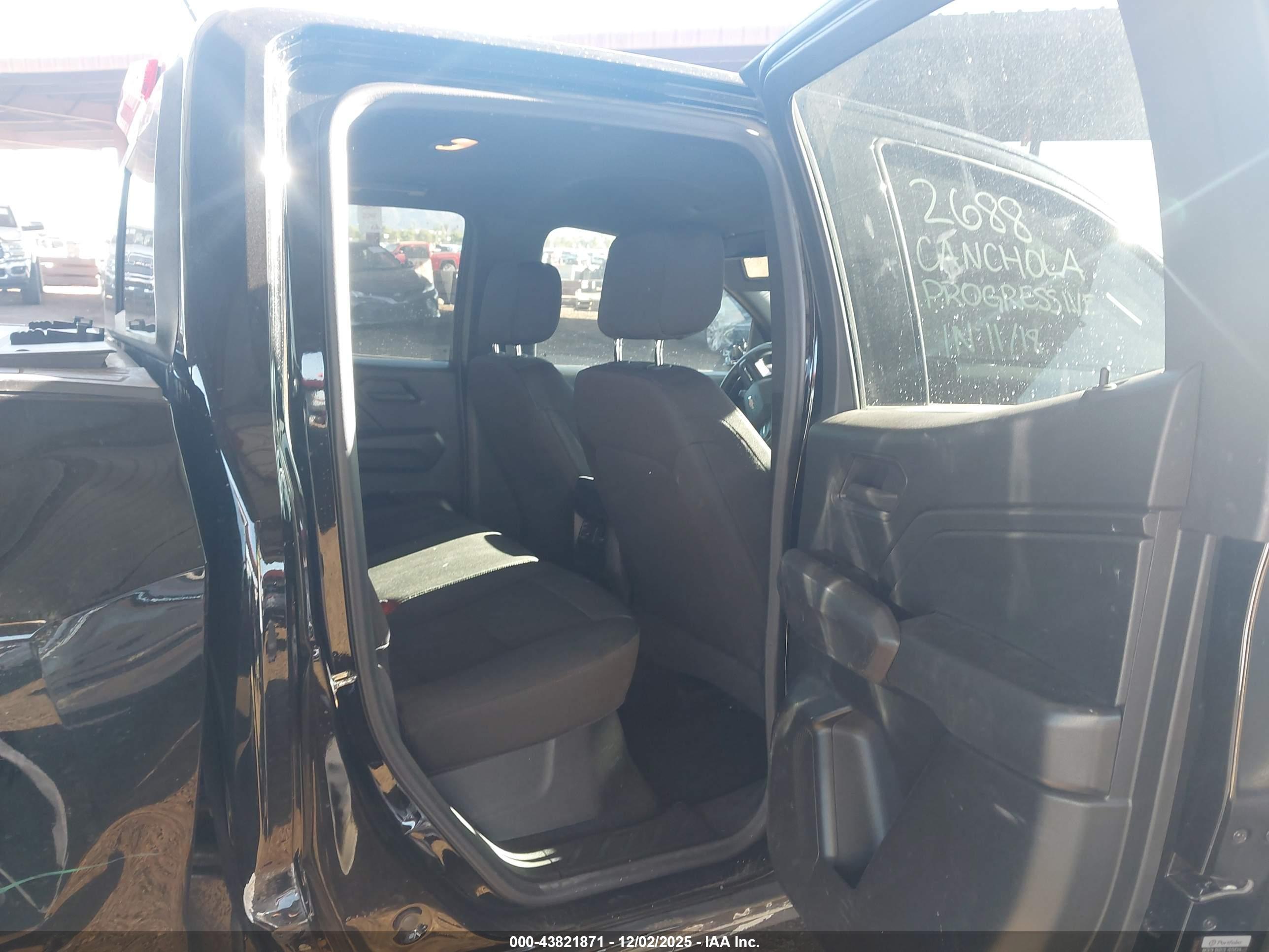 CHEVROLET COLORADO image 8