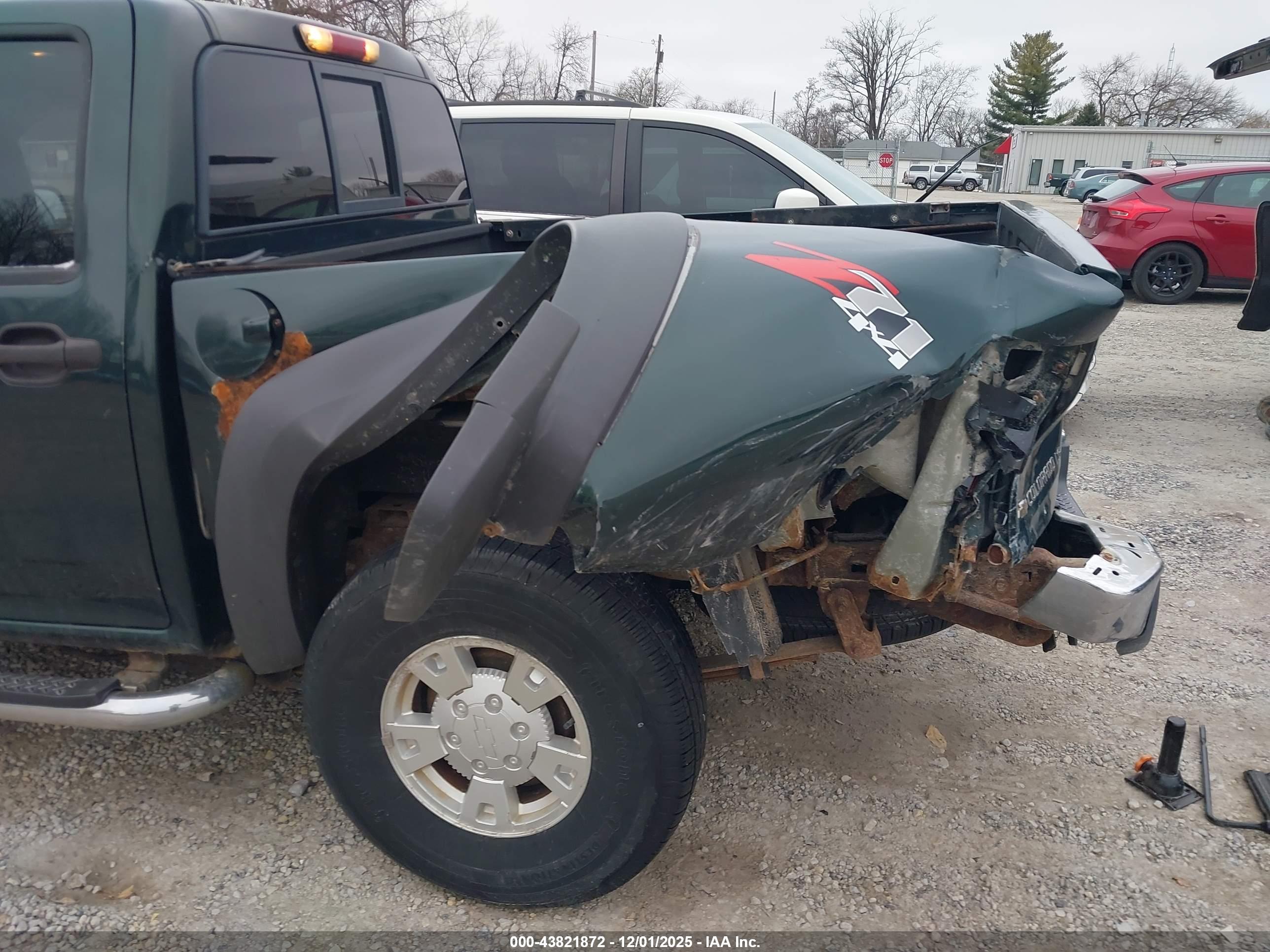 CHEVROLET COLORADO image 6
