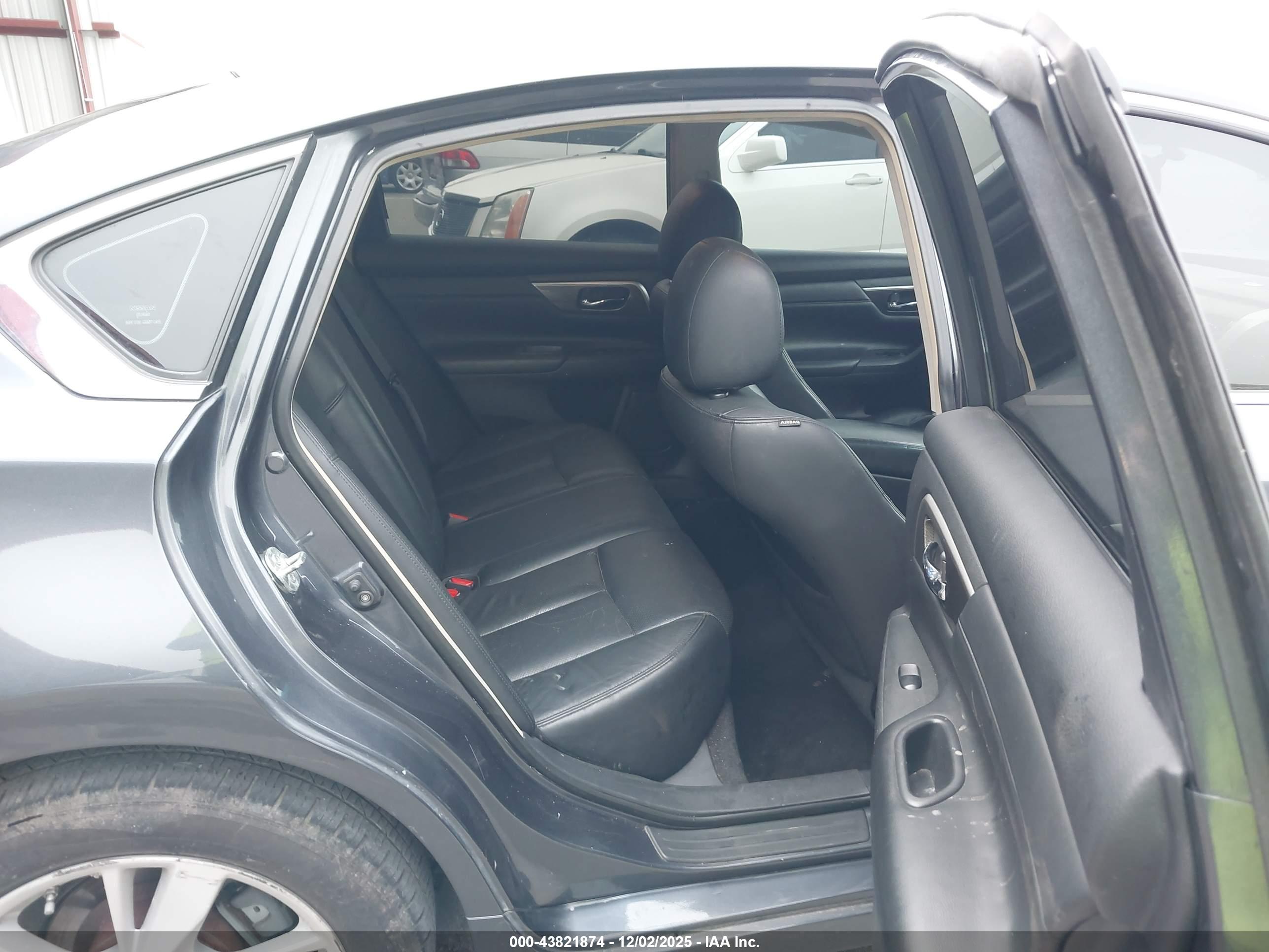 NISSAN ALTIMA image 8