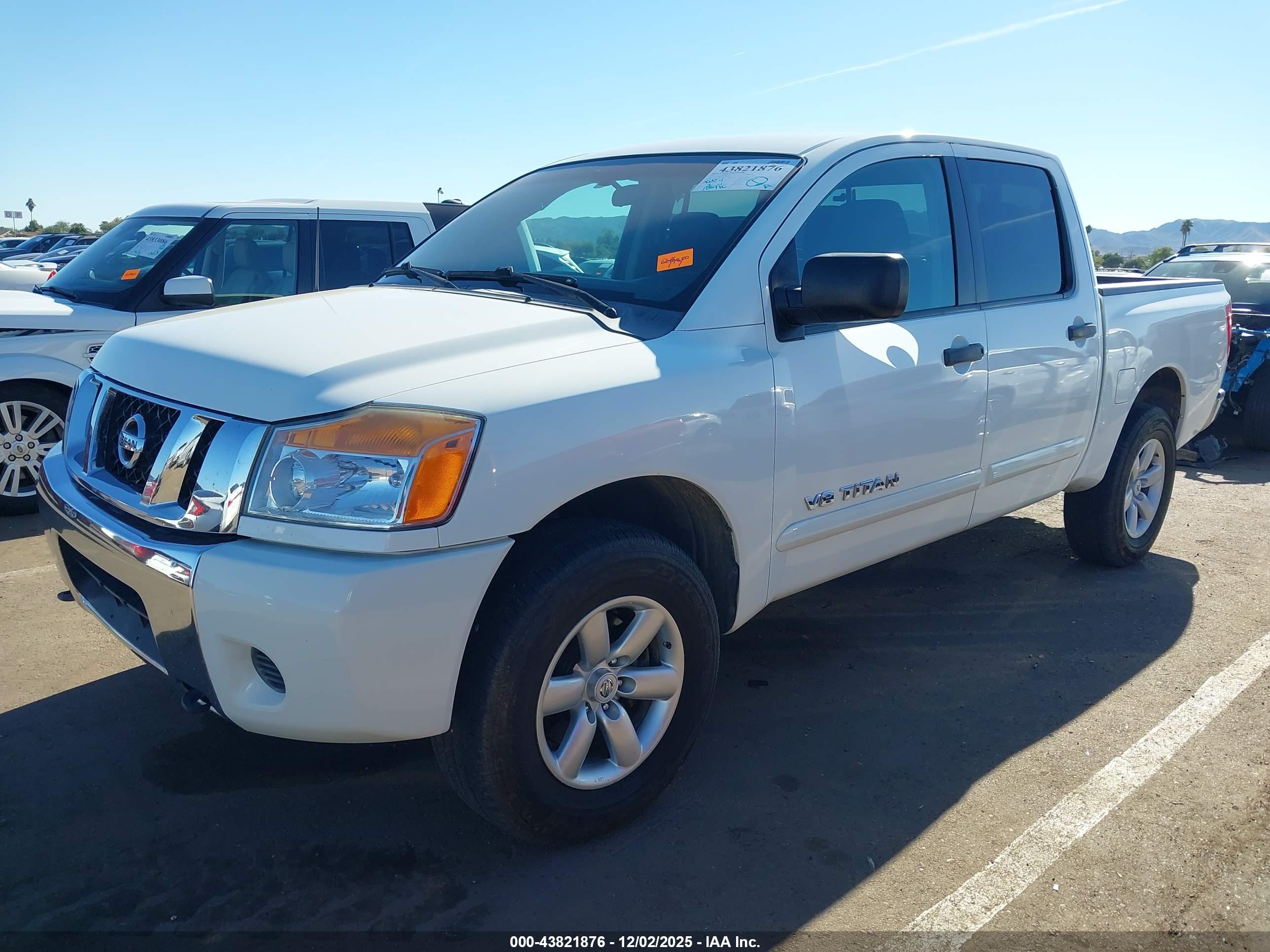NISSAN TITAN image 2