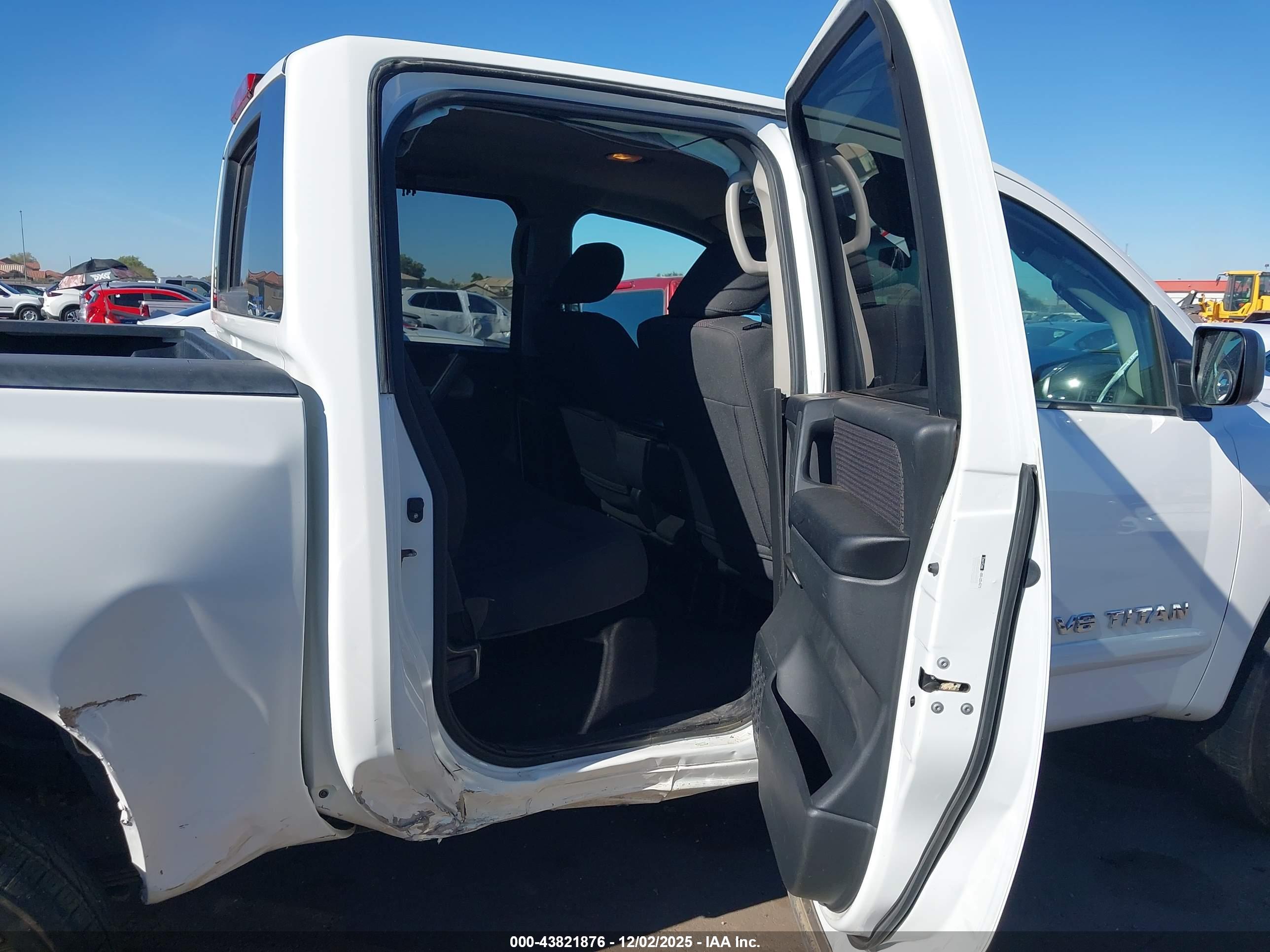 NISSAN TITAN image 8