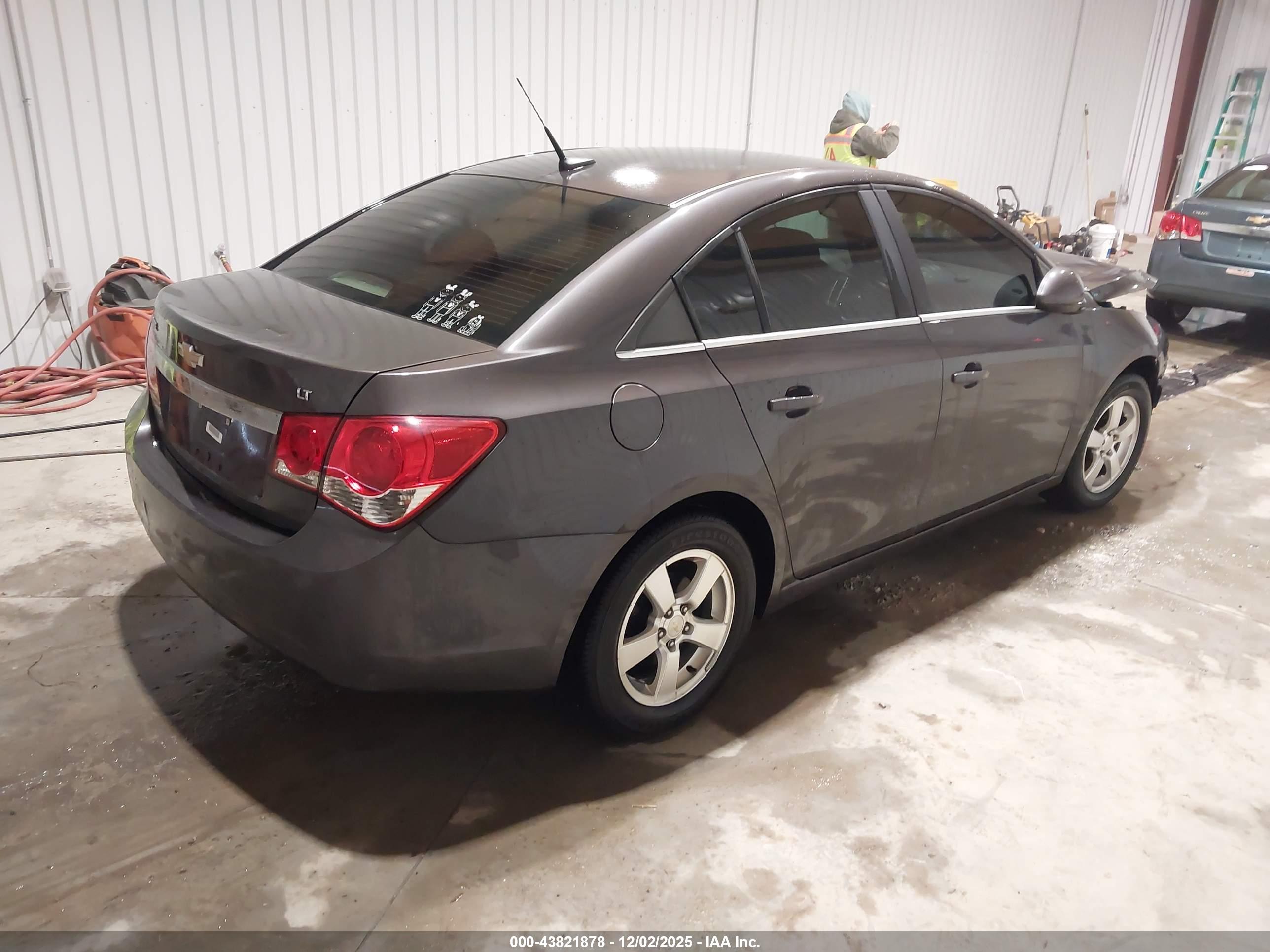 CHEVROLET CRUZE image 4