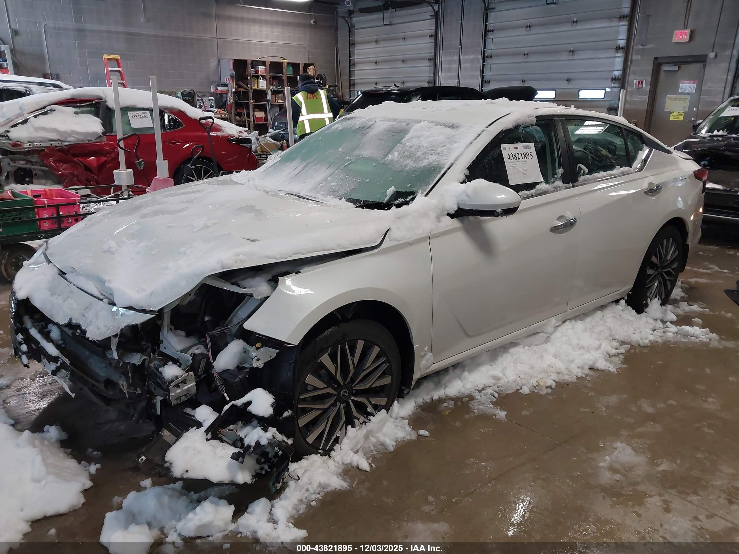 NISSAN ALTIMA image 2