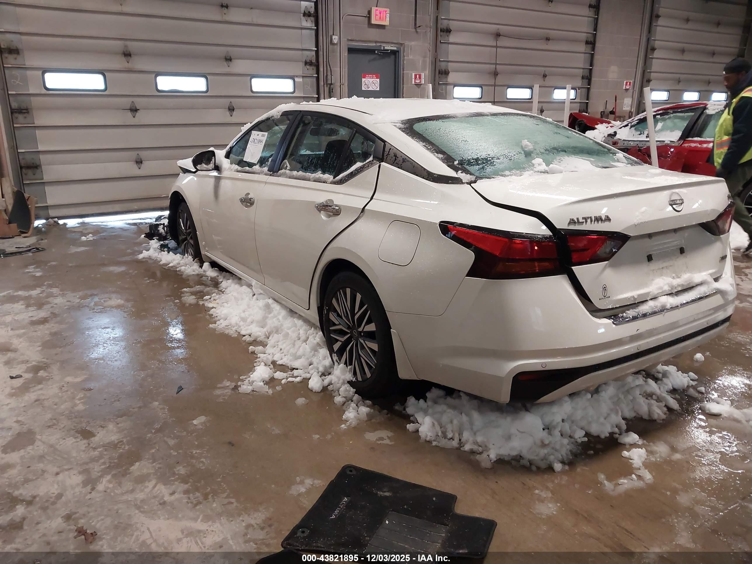 NISSAN ALTIMA image 3